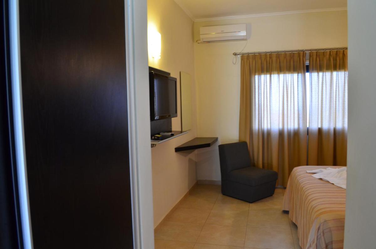 Deluxe King Room photo 2
