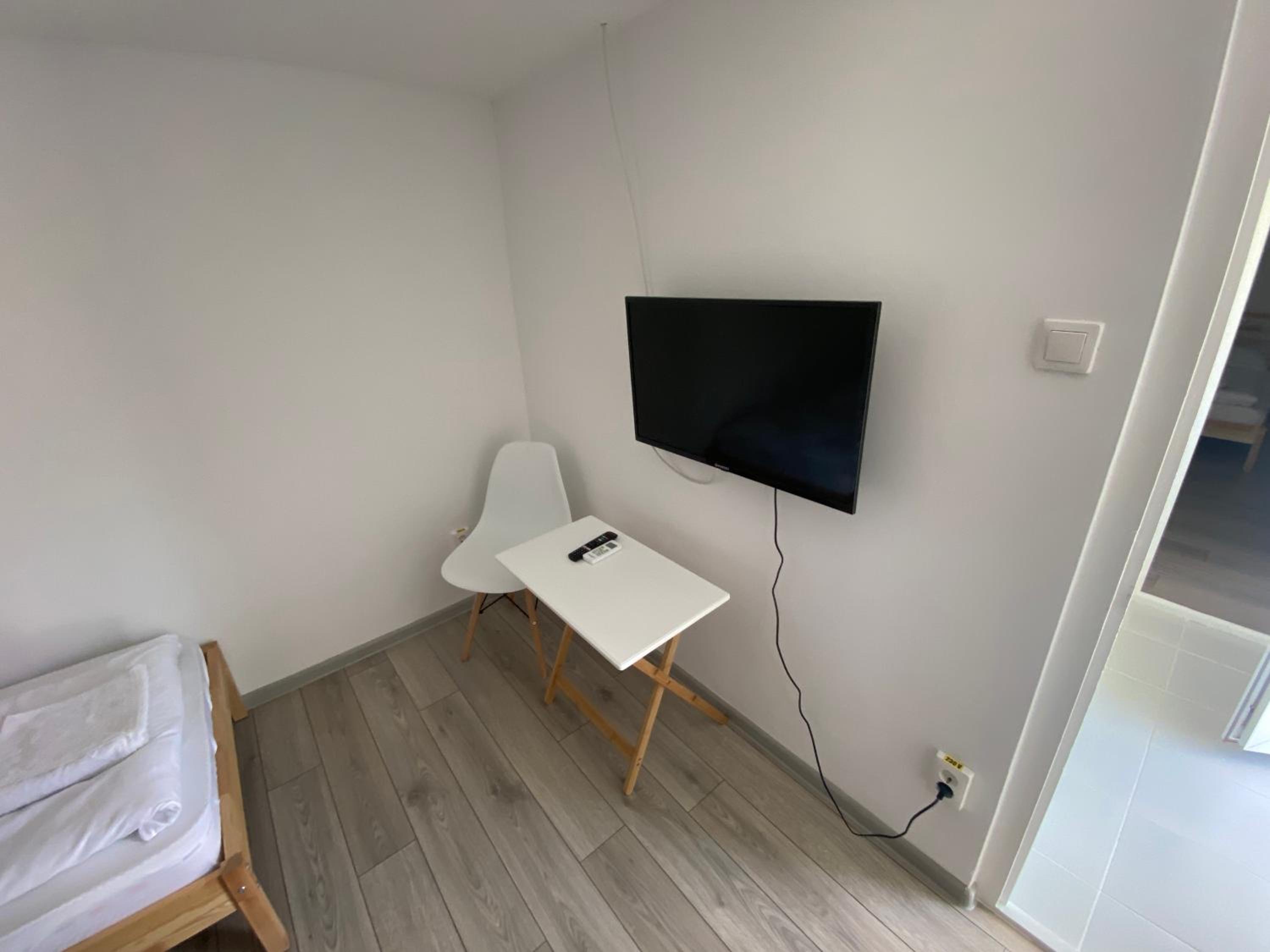 Twin Room with Garden View - Photo 4