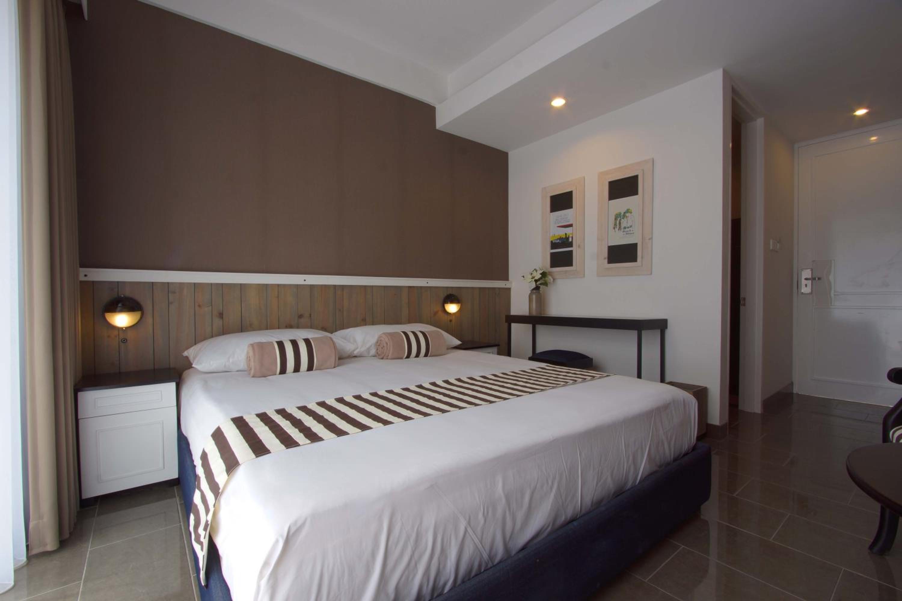 Double or Twin Room with Swimming Pool Access - Photo 2