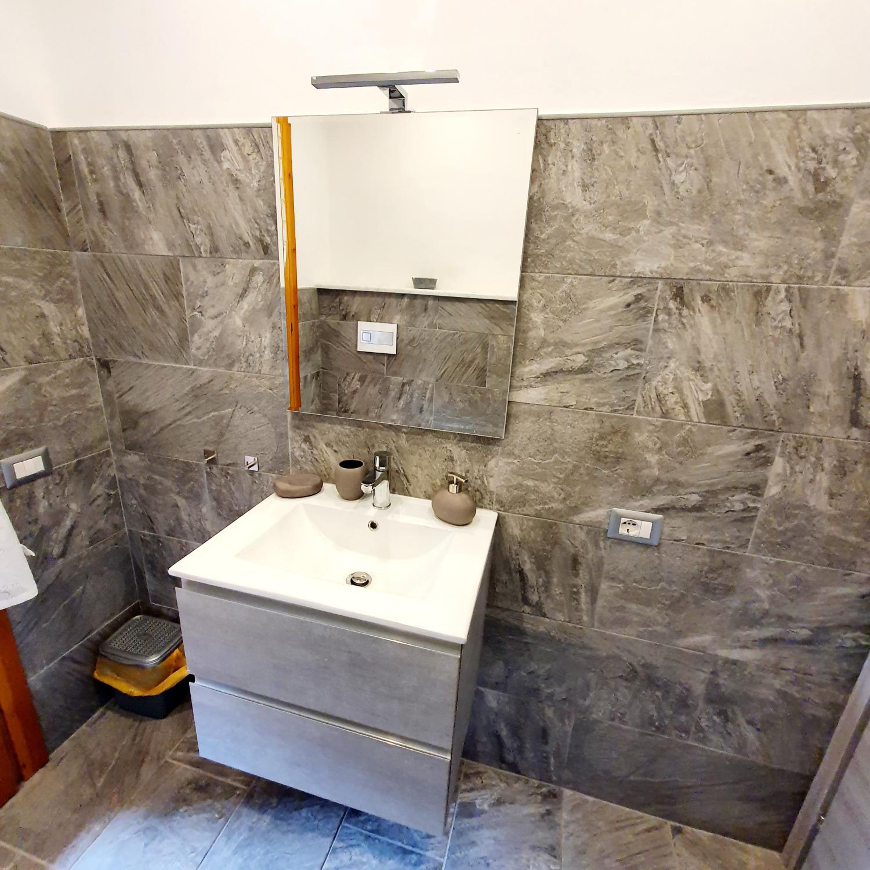 One-Bedroom Apartment - Photo 8