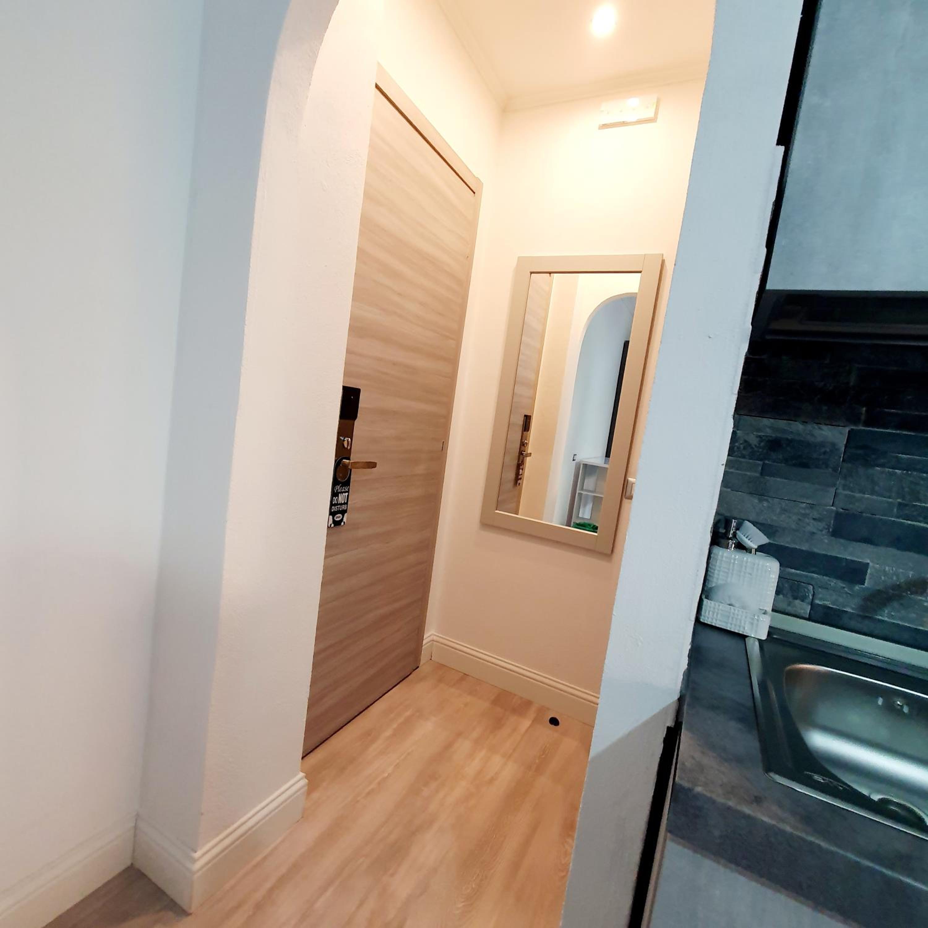 One-Bedroom Apartment - Photo 9