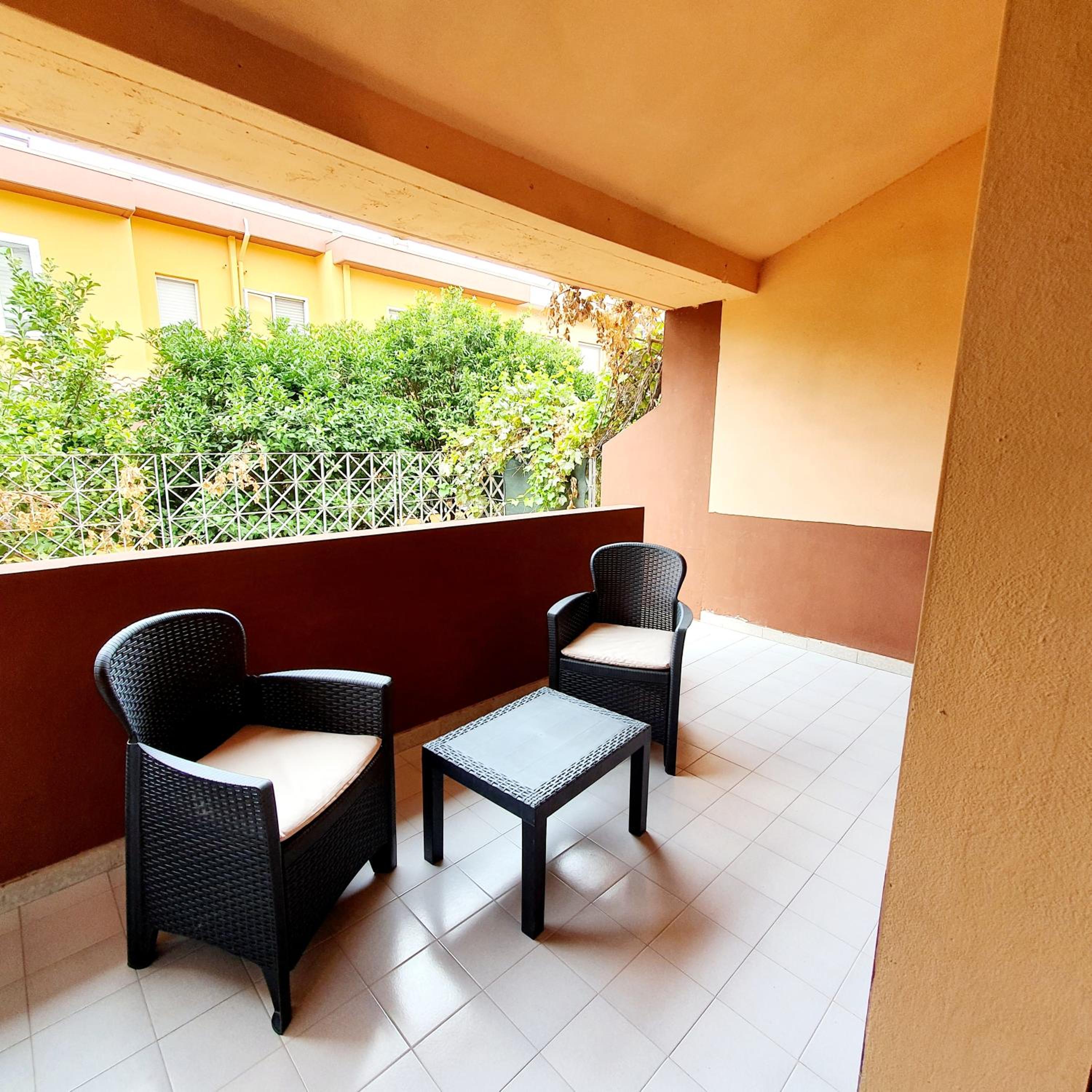 One-Bedroom Apartment - Photo 2