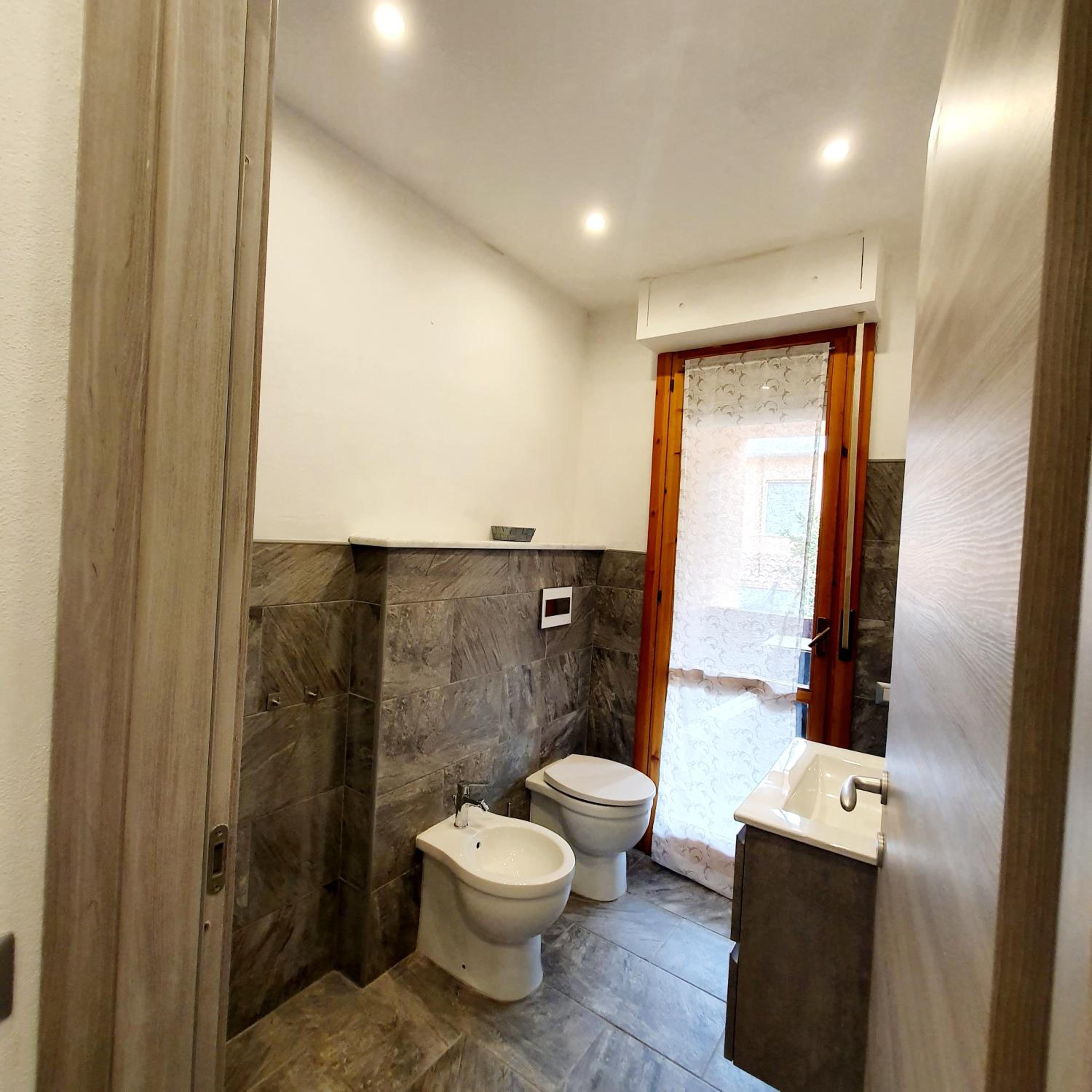 One-Bedroom Apartment - Photo 3