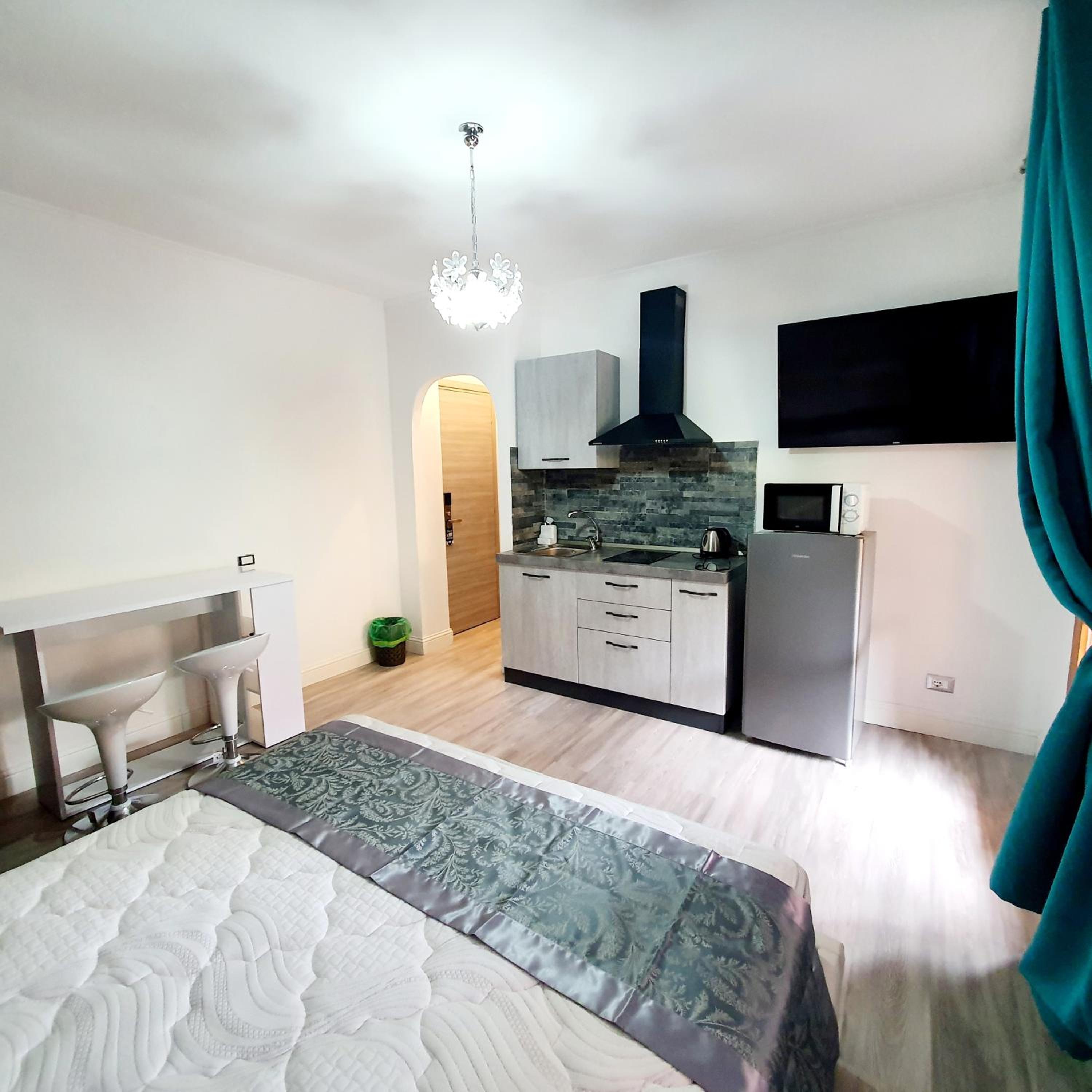 One-Bedroom Apartment - Photo 6