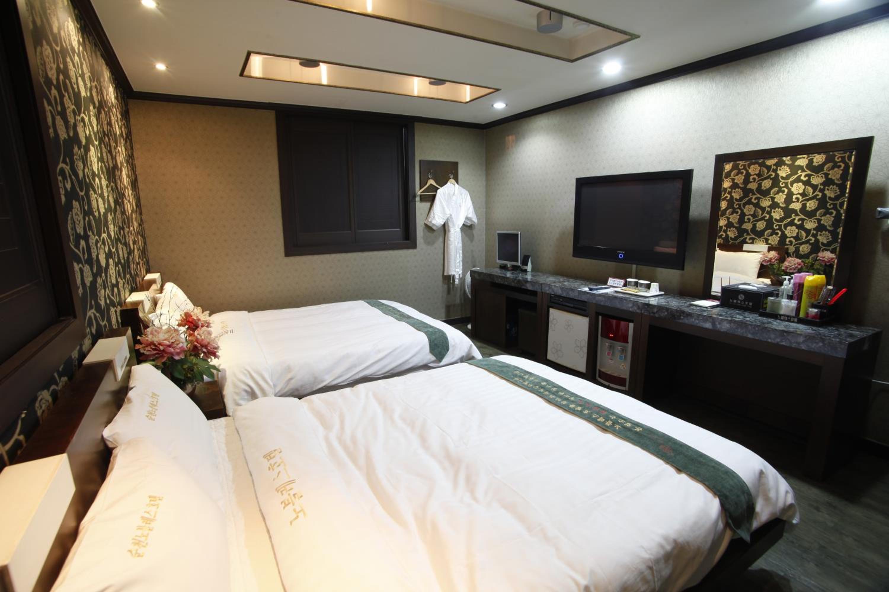 Quadruple Room - Photo 2