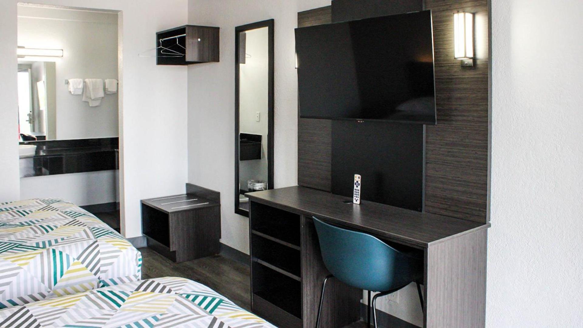Room with 2 Full Bed- Smoking - Microwave & Refrigerator