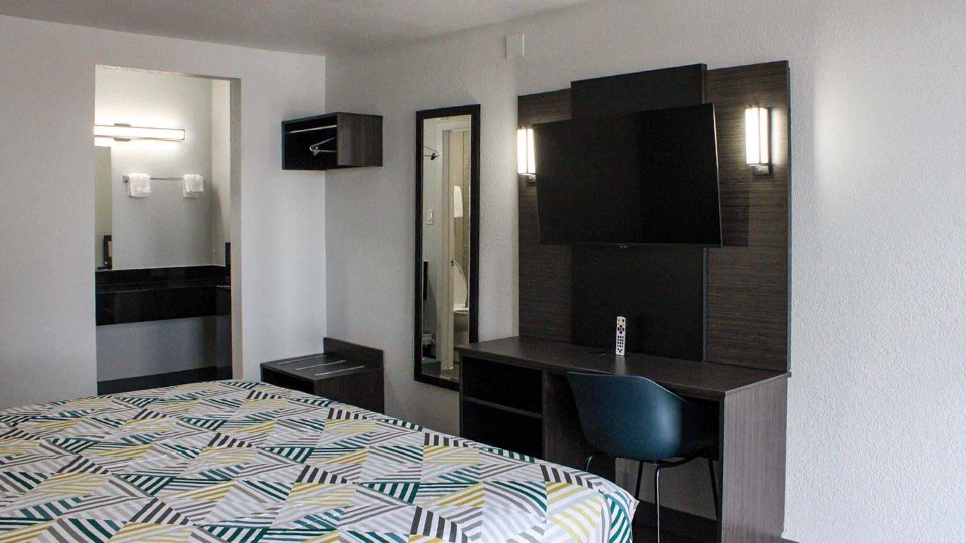 King Room - Non-Smoking - Microwave & Refrigerator