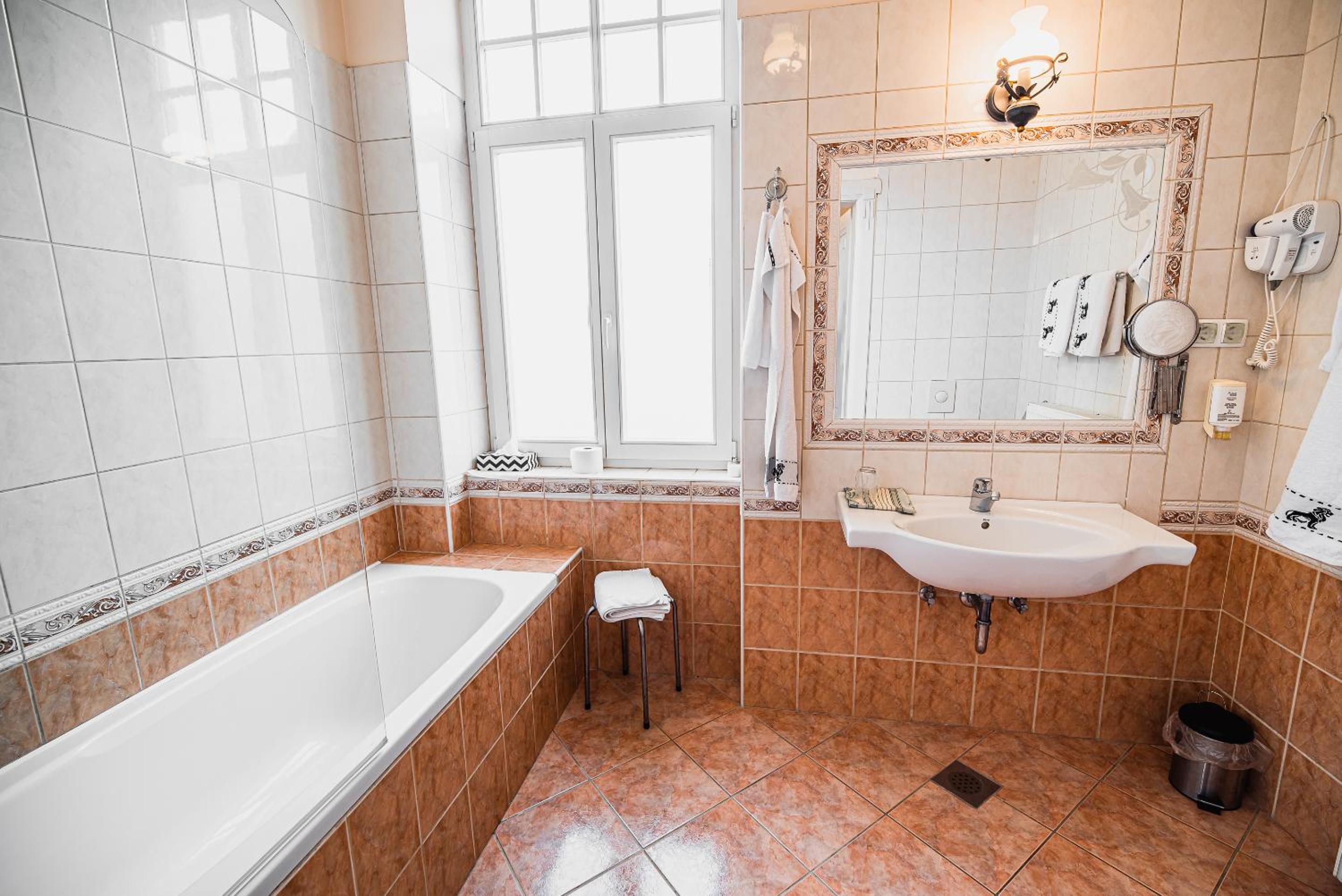 Deluxe Double Room with Bath photo 2