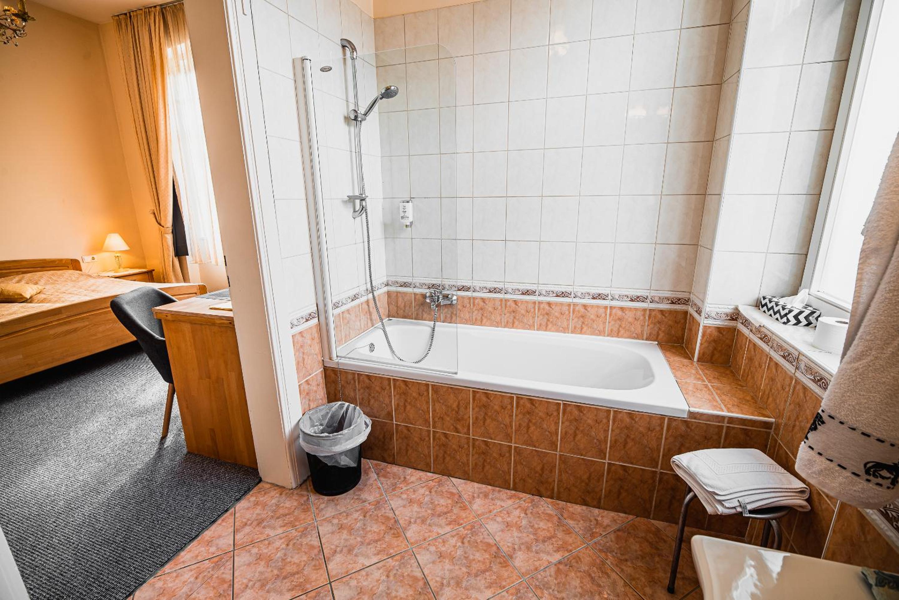 Deluxe Double Room with Bath photo 1