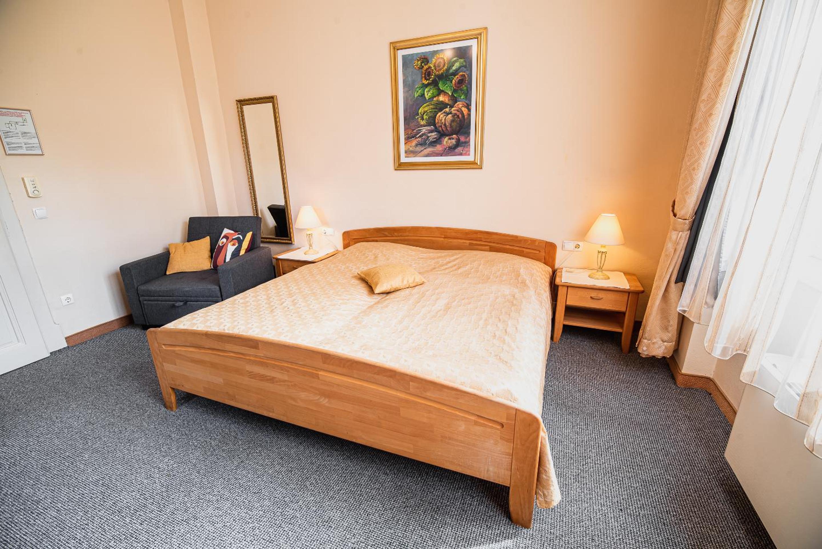 Deluxe Double Room with Bath photo 3