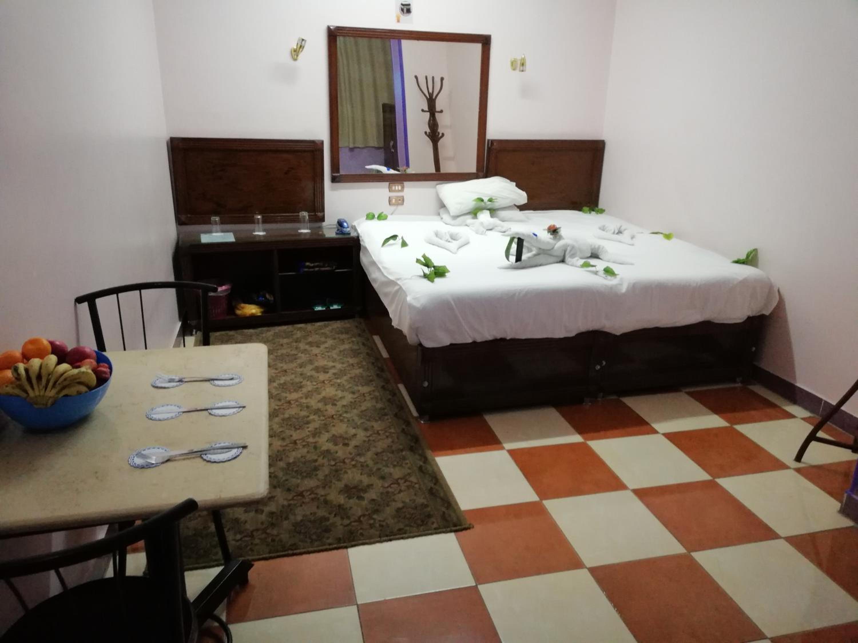 Large Double Room - Photo 2