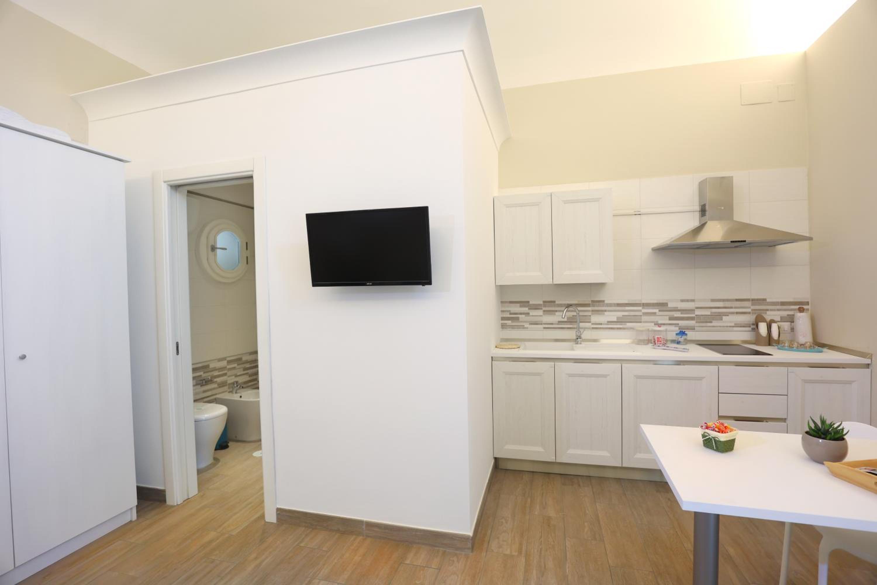 Triple Room with Private Bathroom - Photo 23