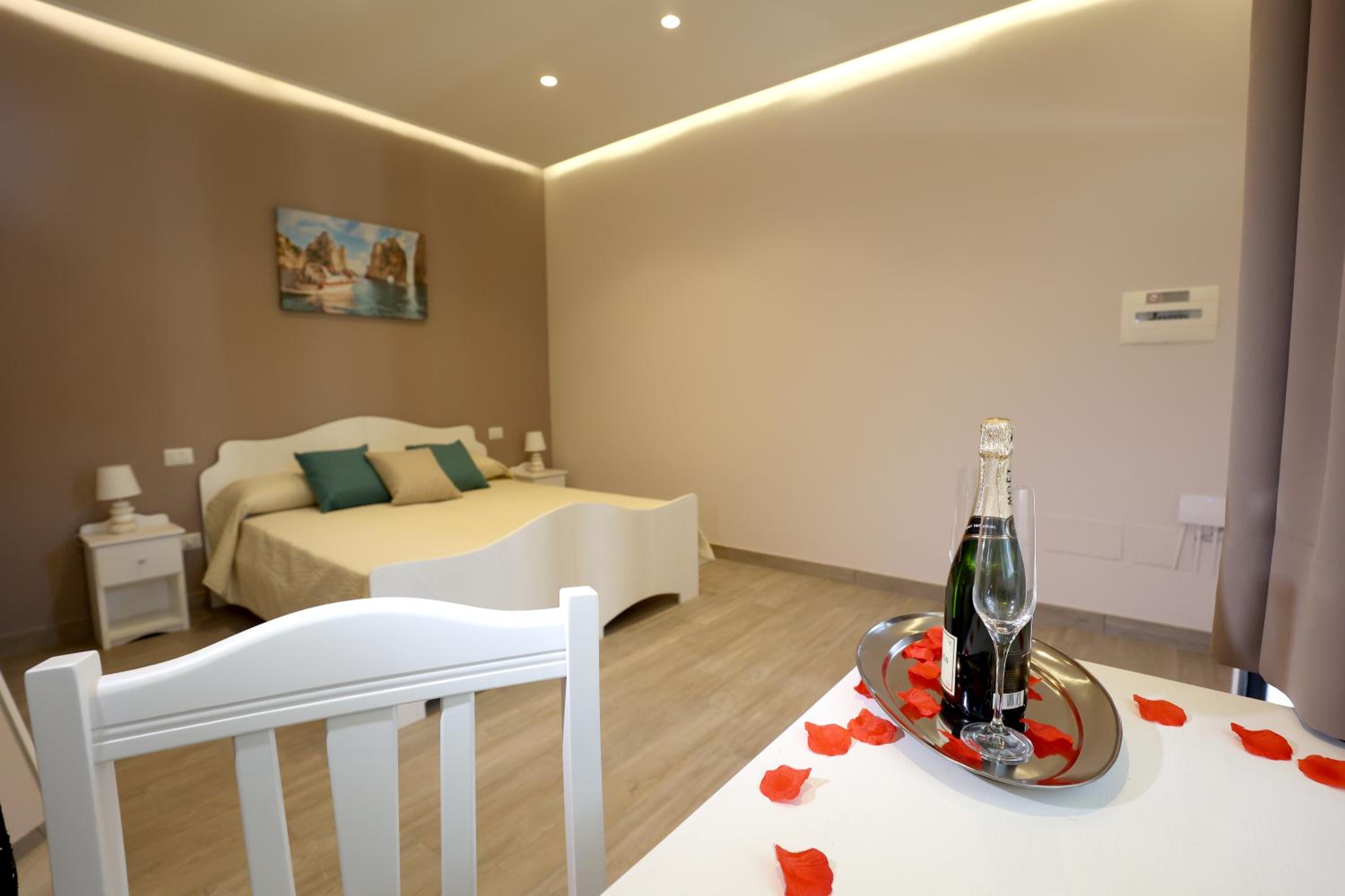 Double Room with Private Bathroom - Photo 8