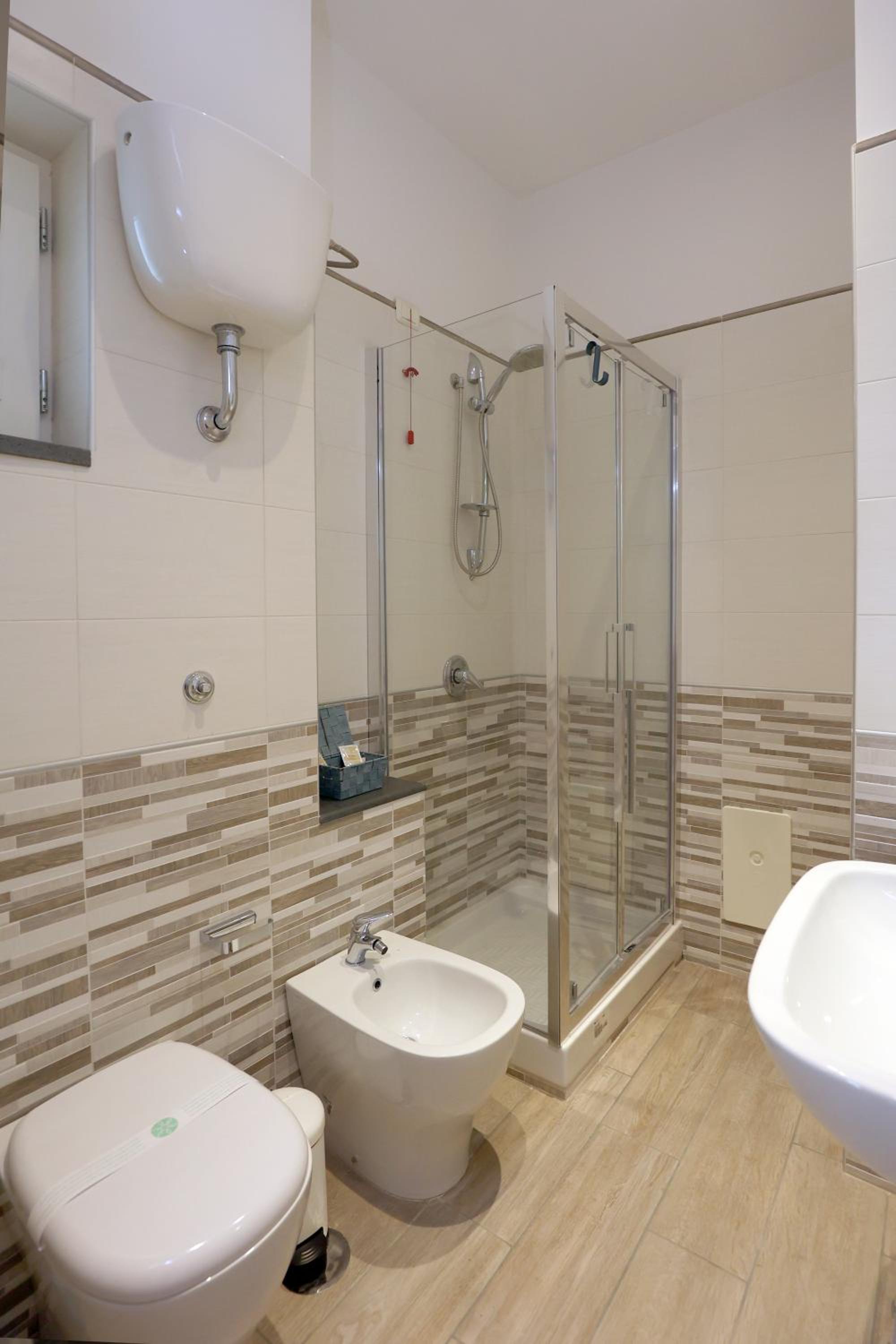 Double Room with Private Bathroom - Photo 4