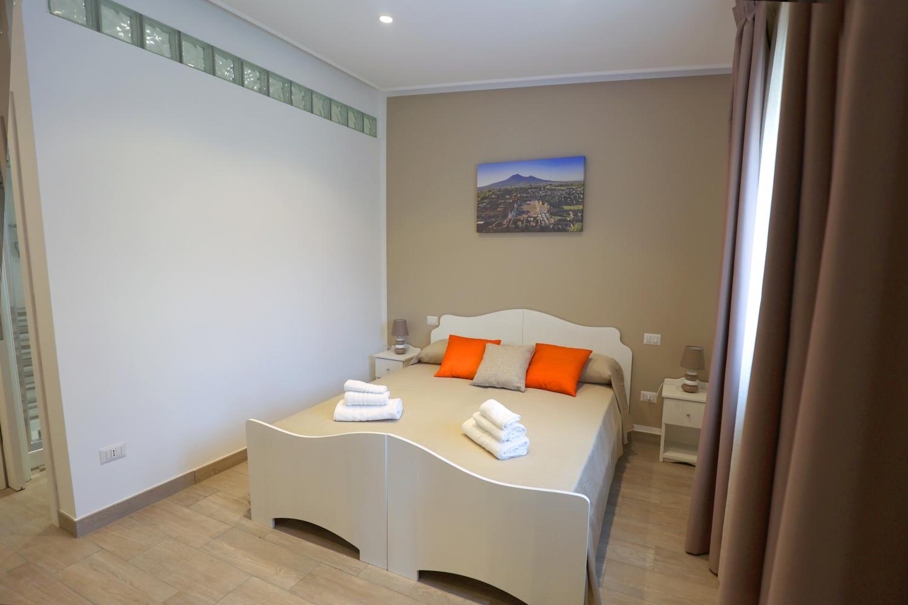 Double Room with Private Bathroom - Photo 9