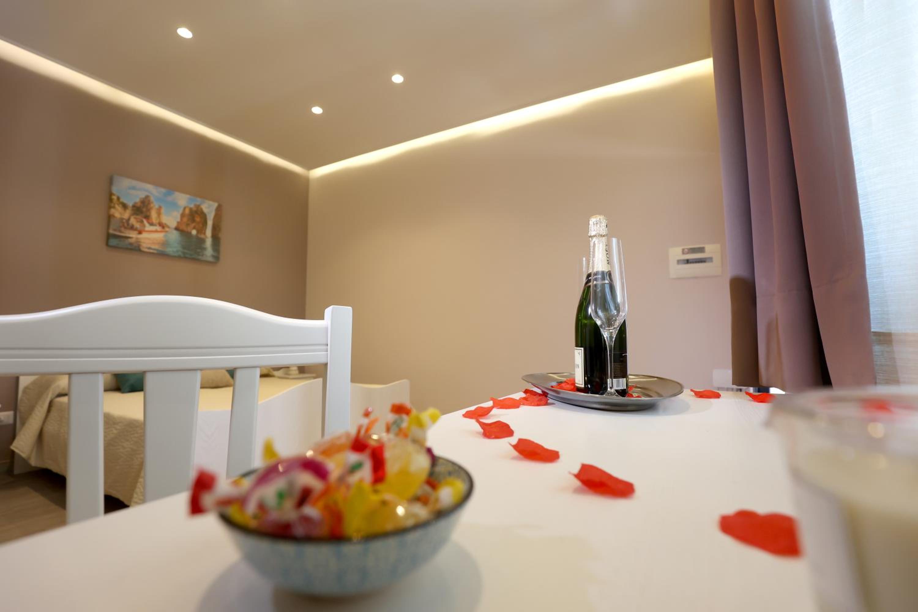 Double Room with Private Bathroom - Photo 5