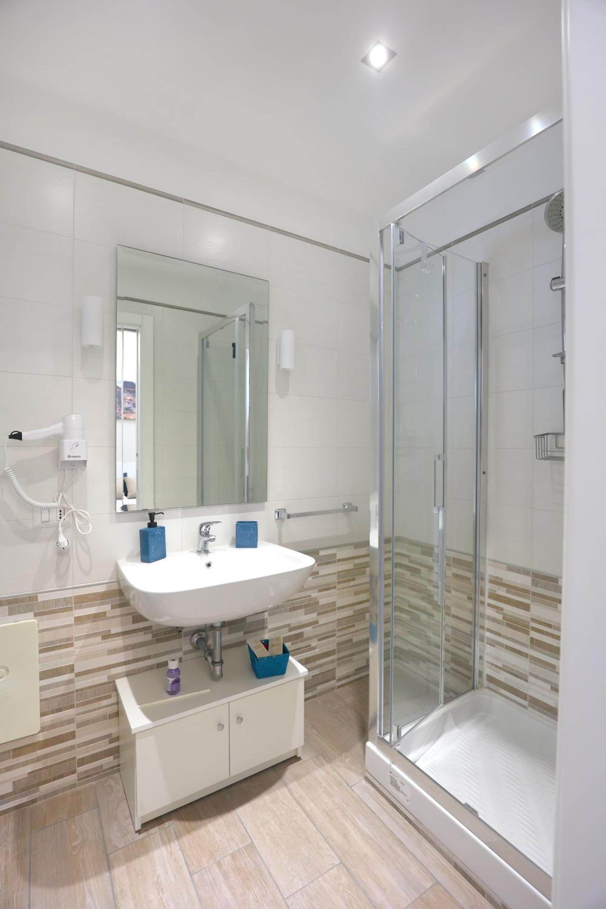Triple Room with Private Bathroom - Photo 29