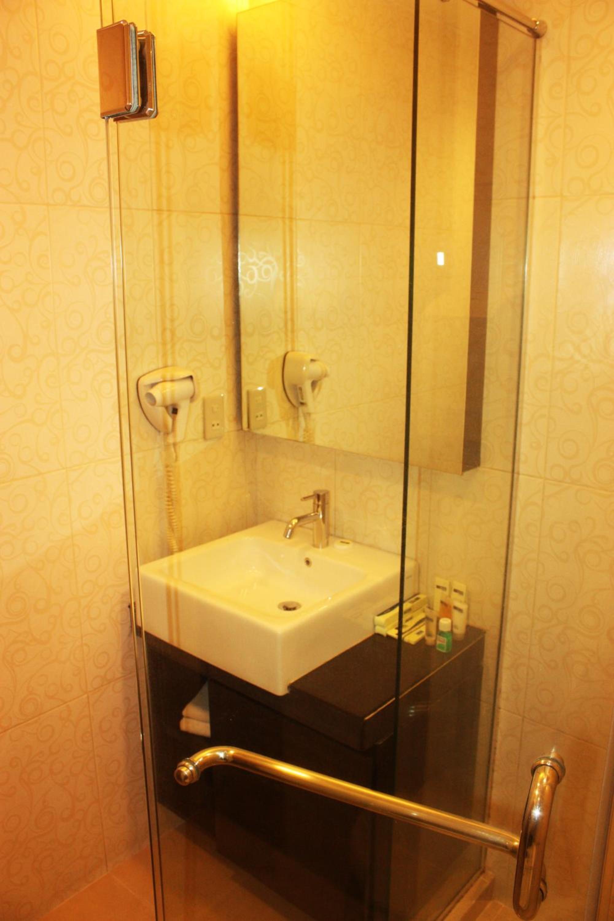 Three-Bedroom Suite photo 2