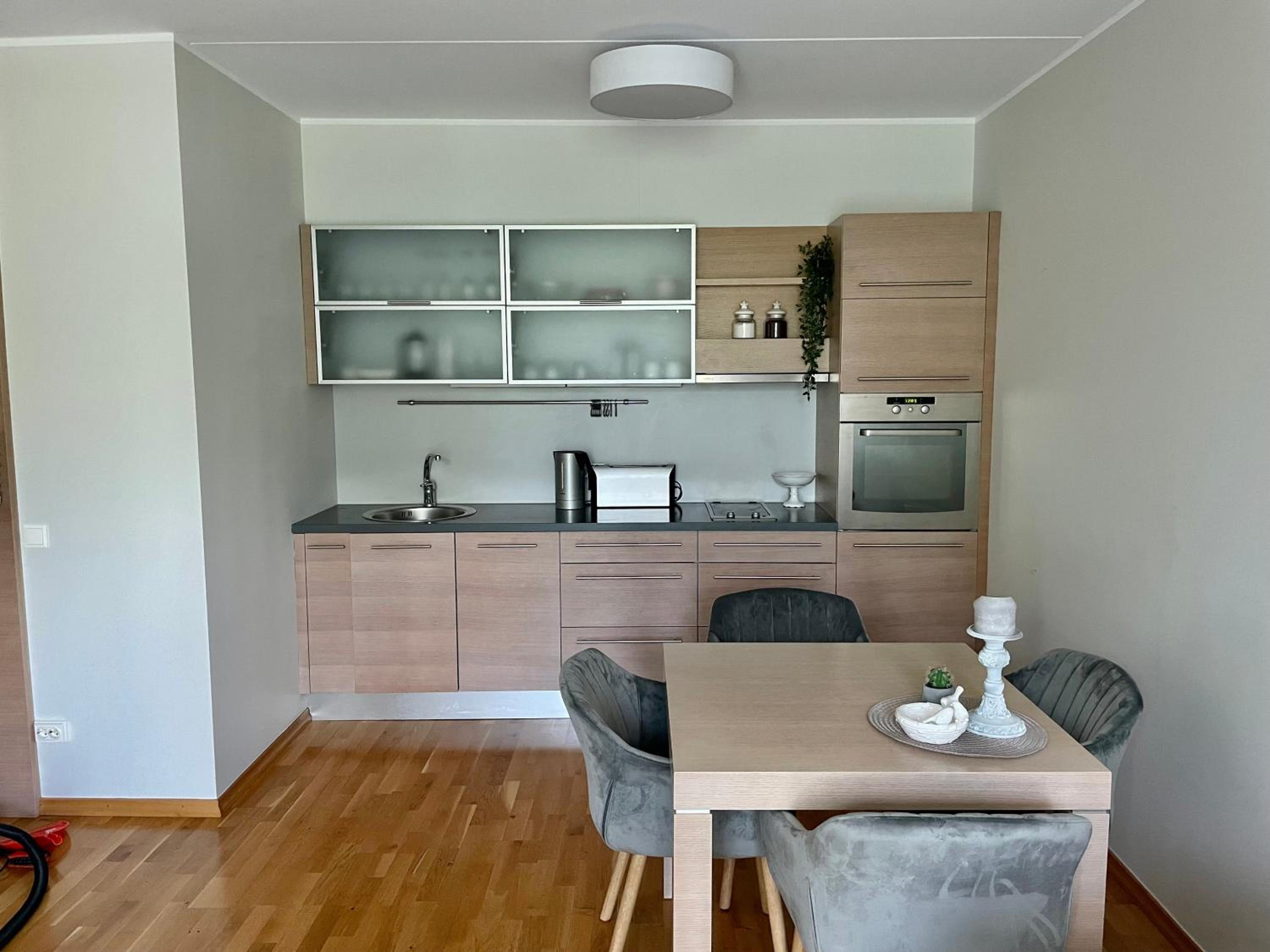One-Bedroom Apartment - Photo 8