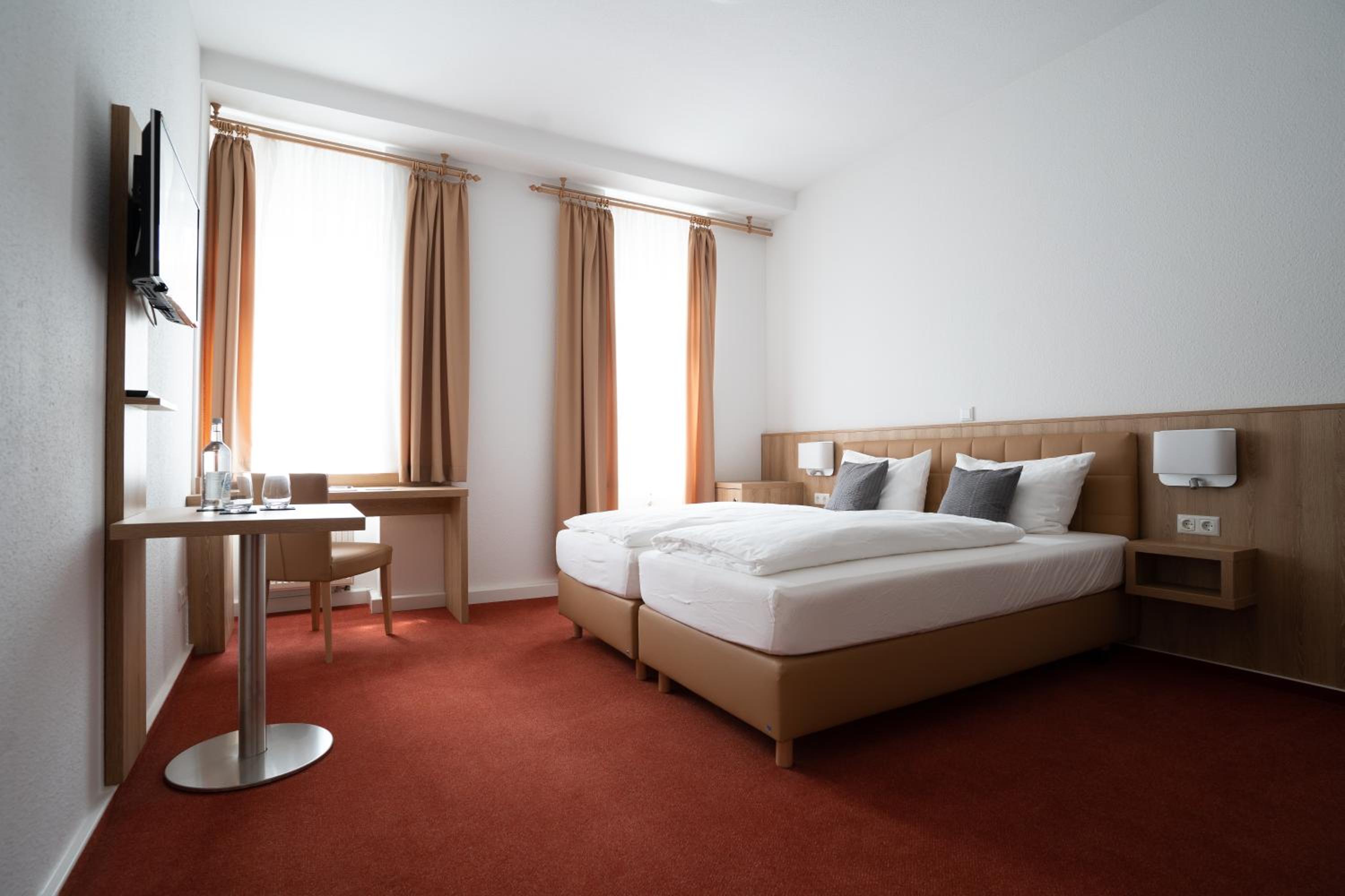 One-Bedroom Apartment - Photo 1