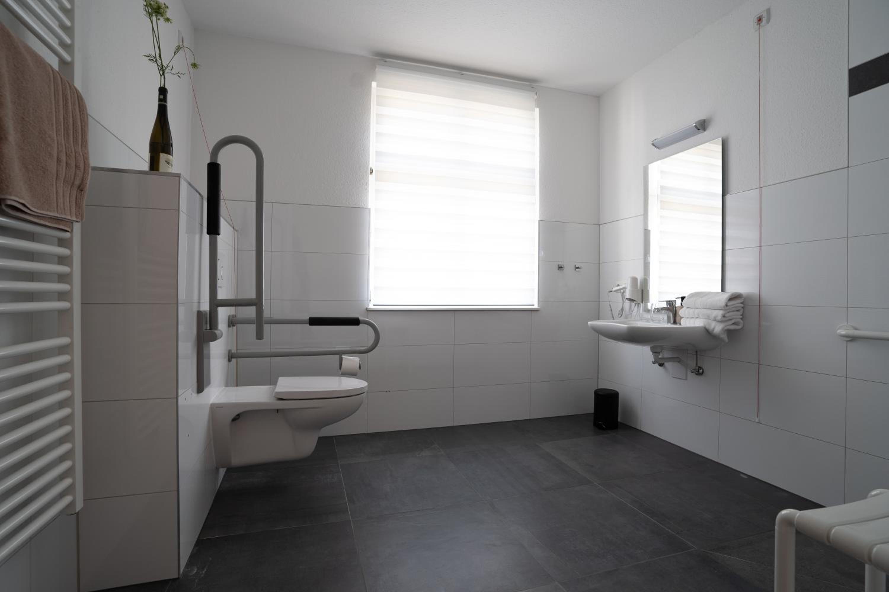 Double Room - Disability Access - Photo 3