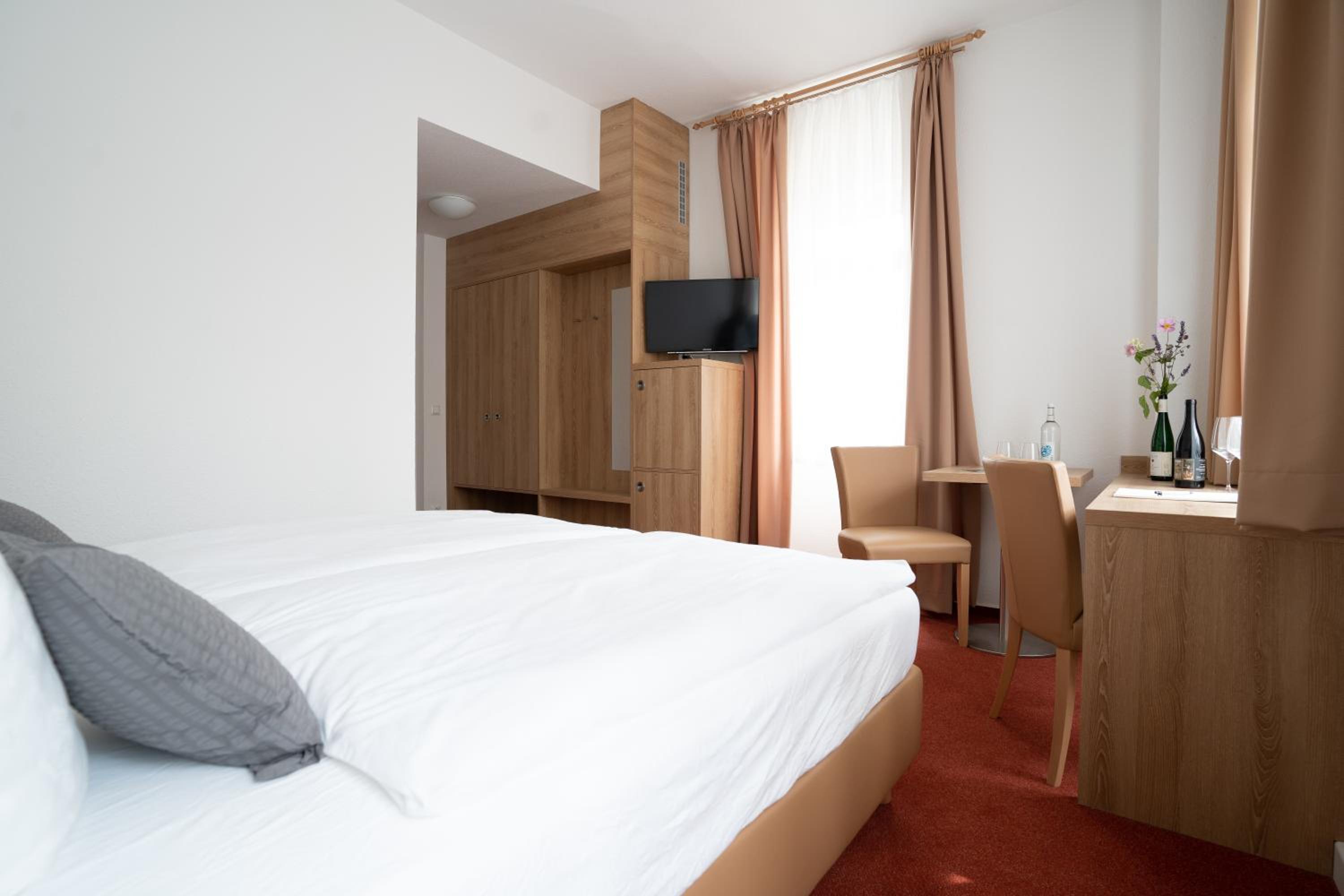 Double Room - Photo 5