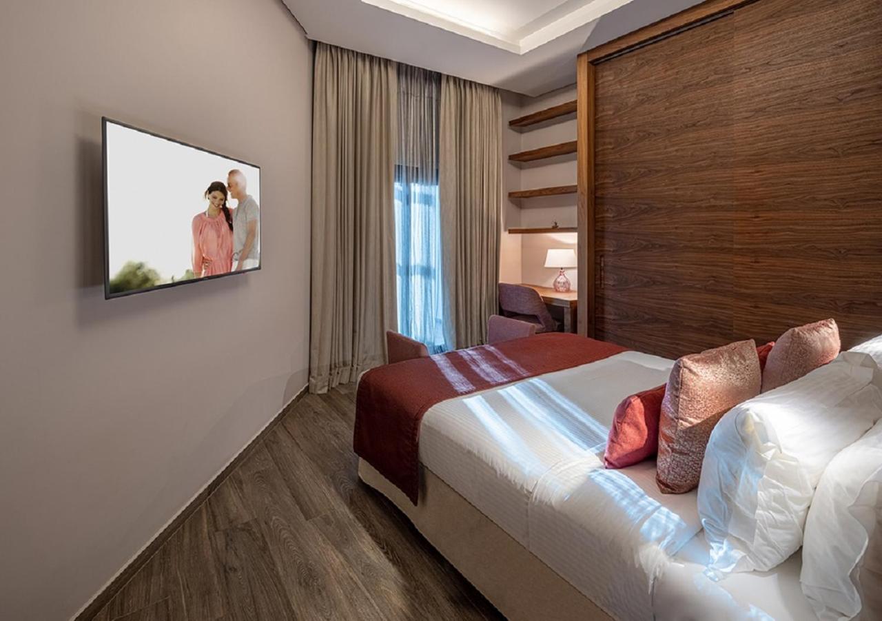 3 Bedroom Penthouse - Photo 4