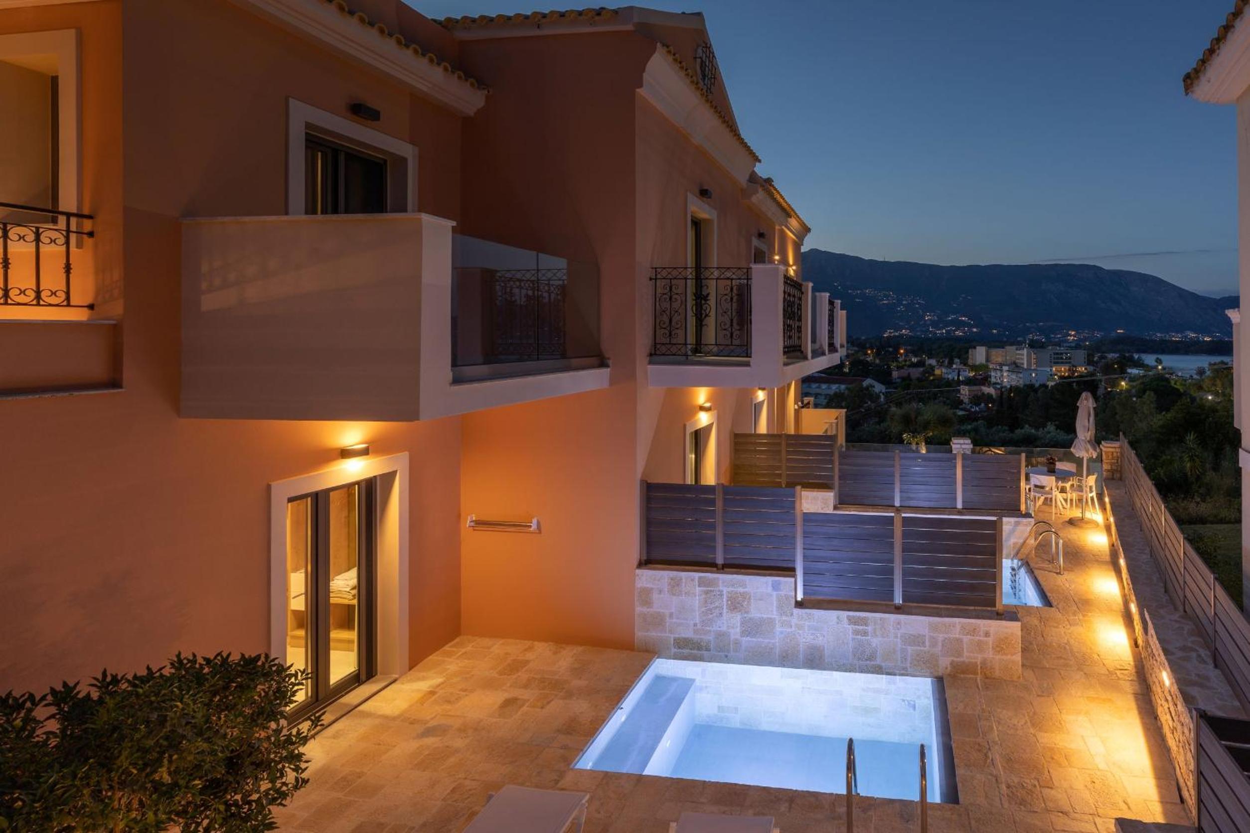 Deluxe Suite with Sea View - Photo 2