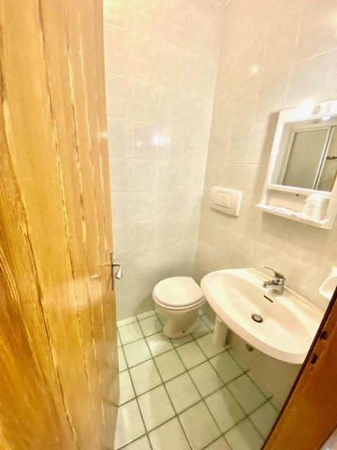 Double Room with Private External Bathroom photo 2