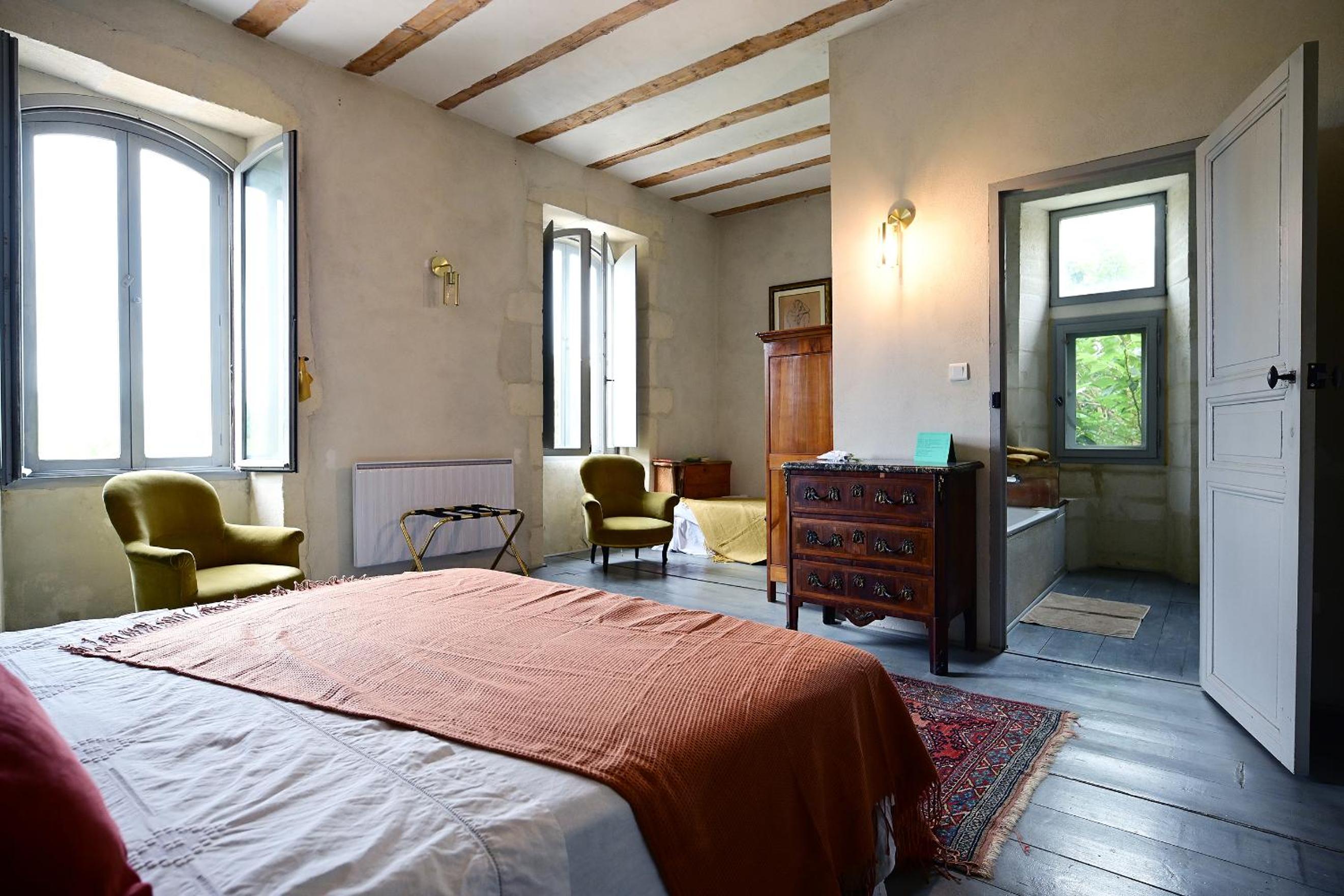 Deluxe Room (2 Adults + 1 Child) photo 2