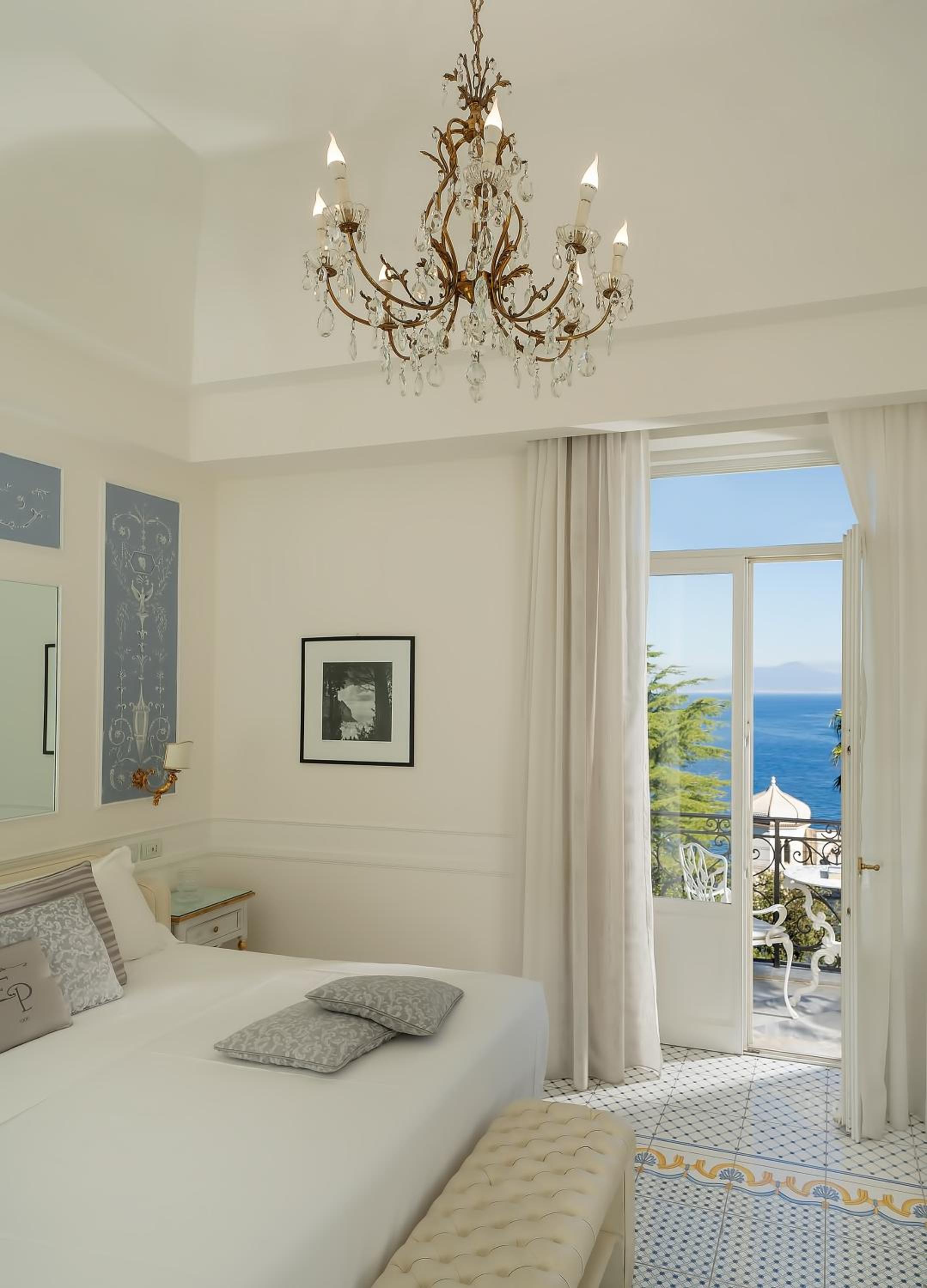 Deluxe Double Room with Sea View - Photo 3