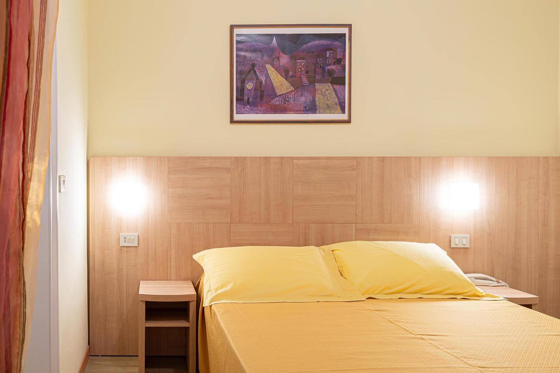 Standard Double or Twin Room - Photo 2