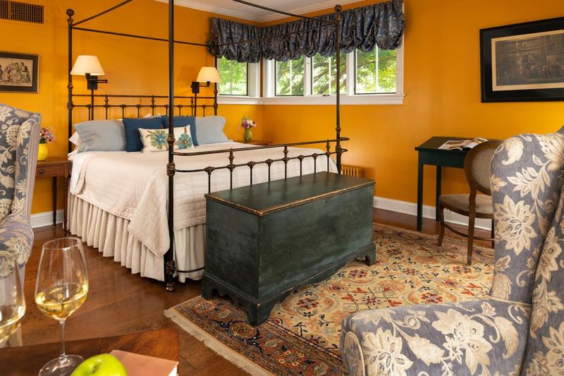 King Suite with Balcony - Photo 1