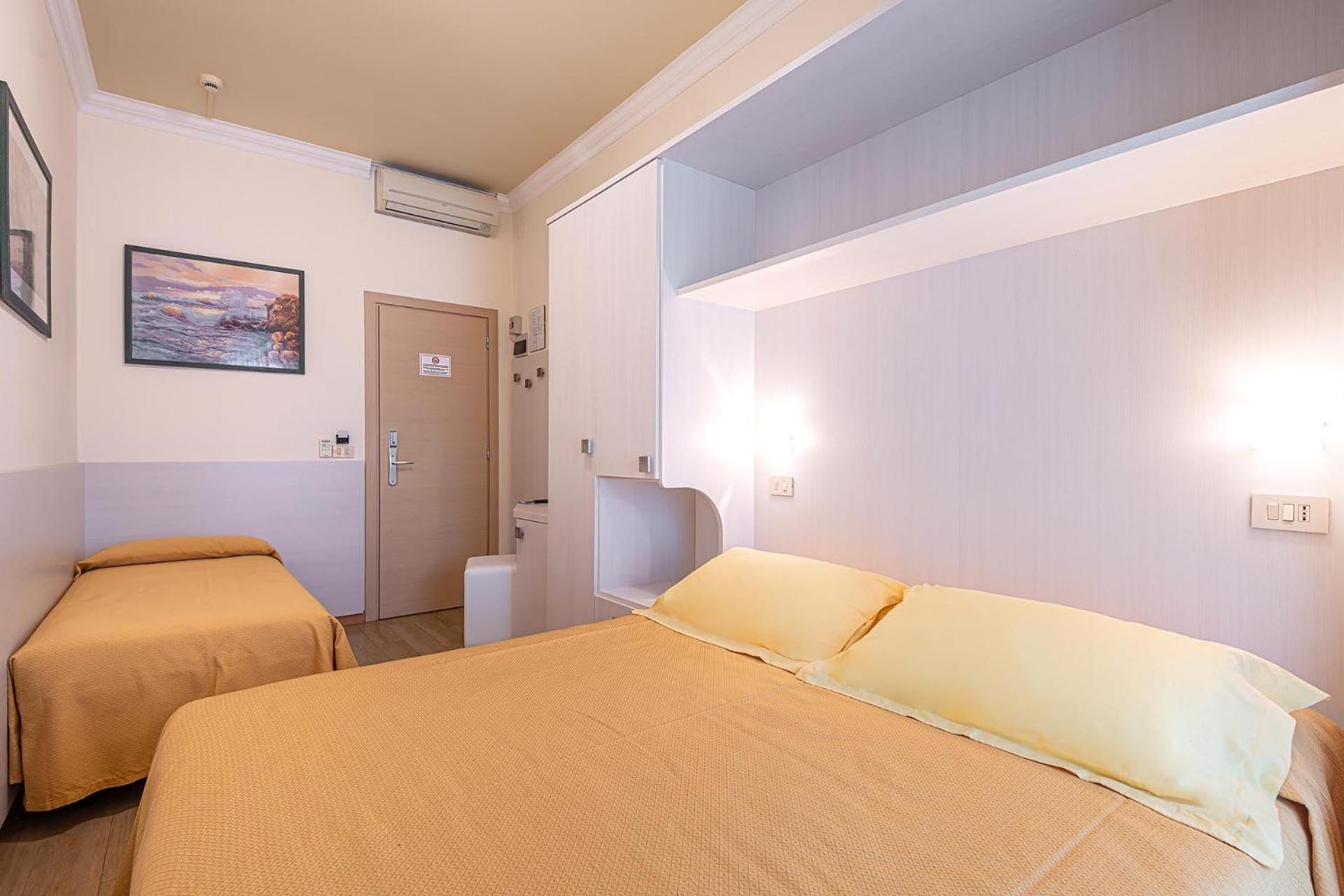 Double or Twin Room with Pool View - Photo 2