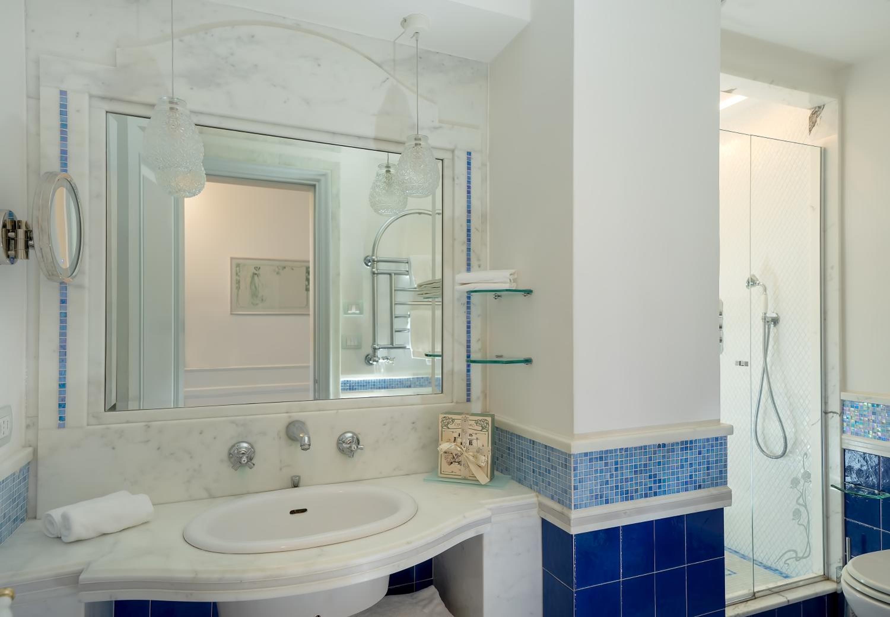 Deluxe Double Room with Sea View - Photo 10