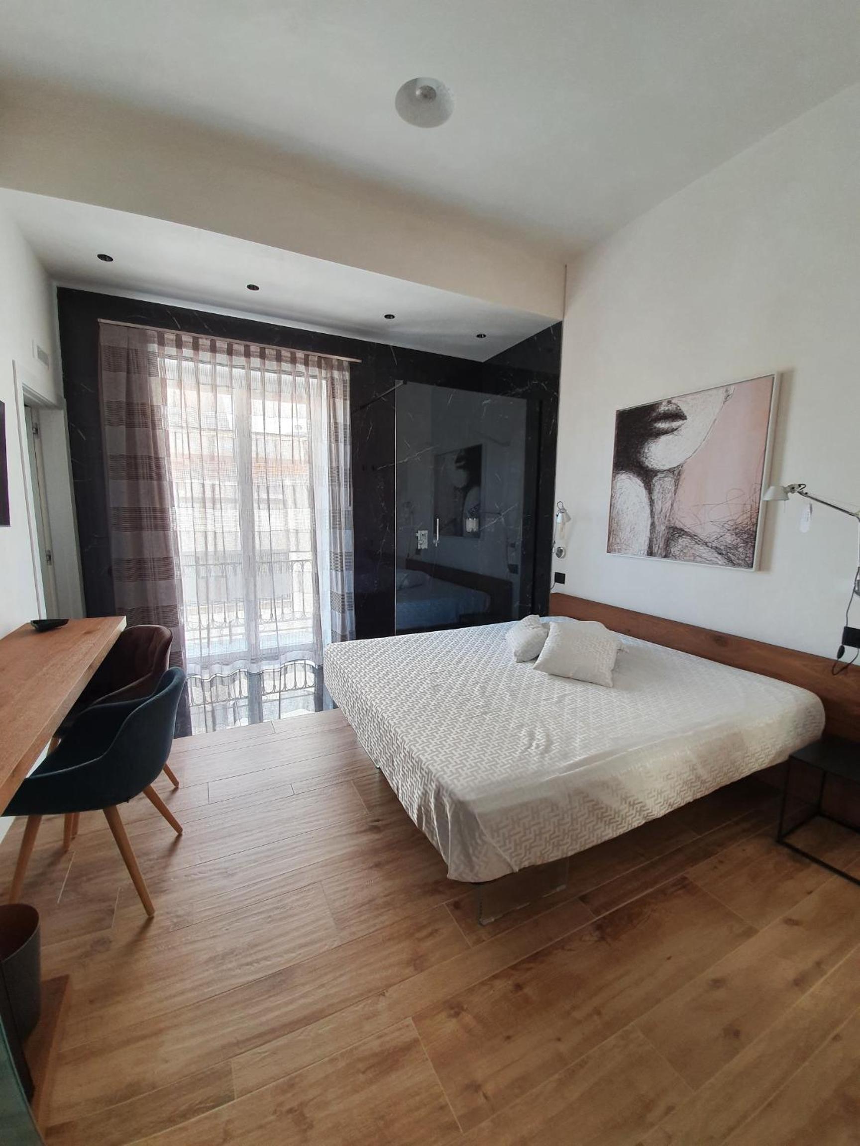 King Room with Balcony - Photo 1