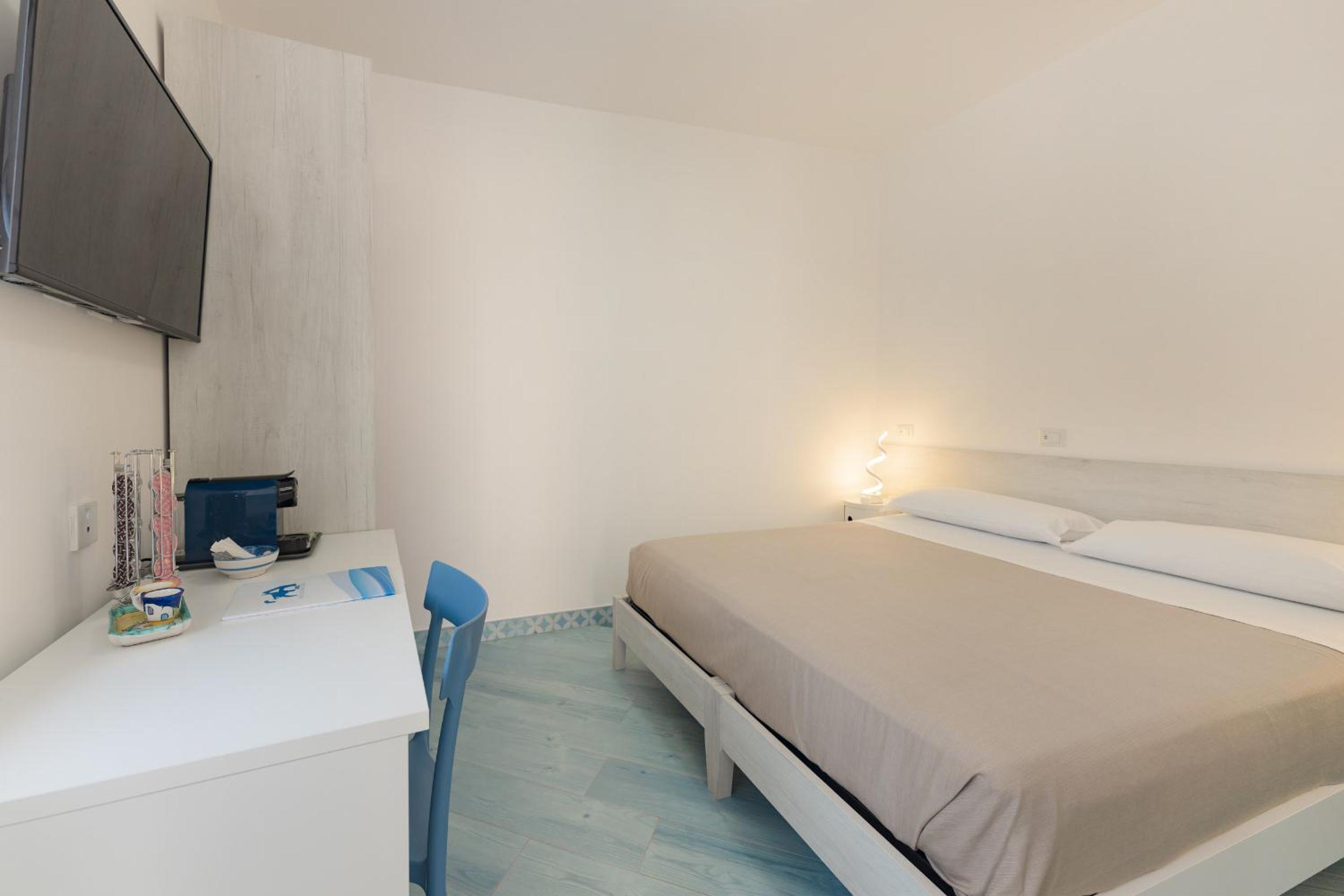 Double or Twin Room - Photo 18
