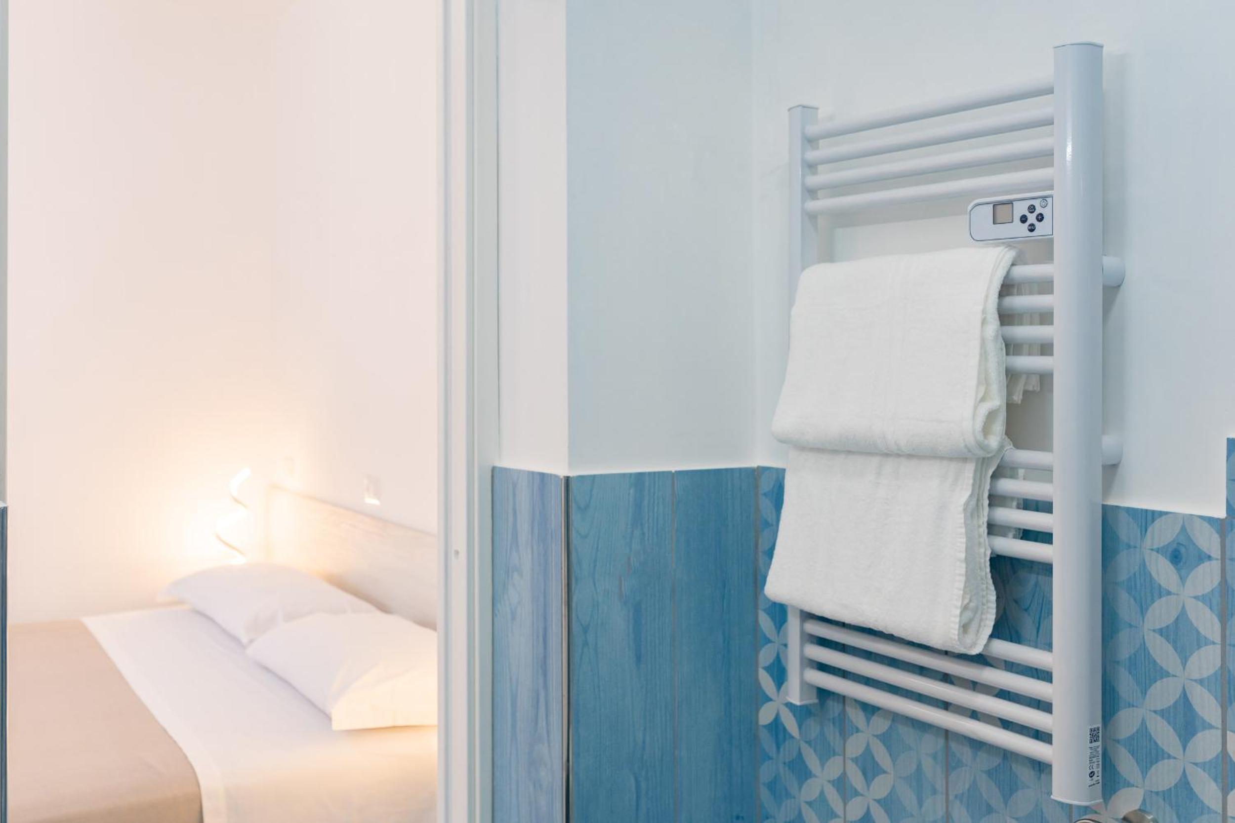 Double or Twin Room - Photo 5