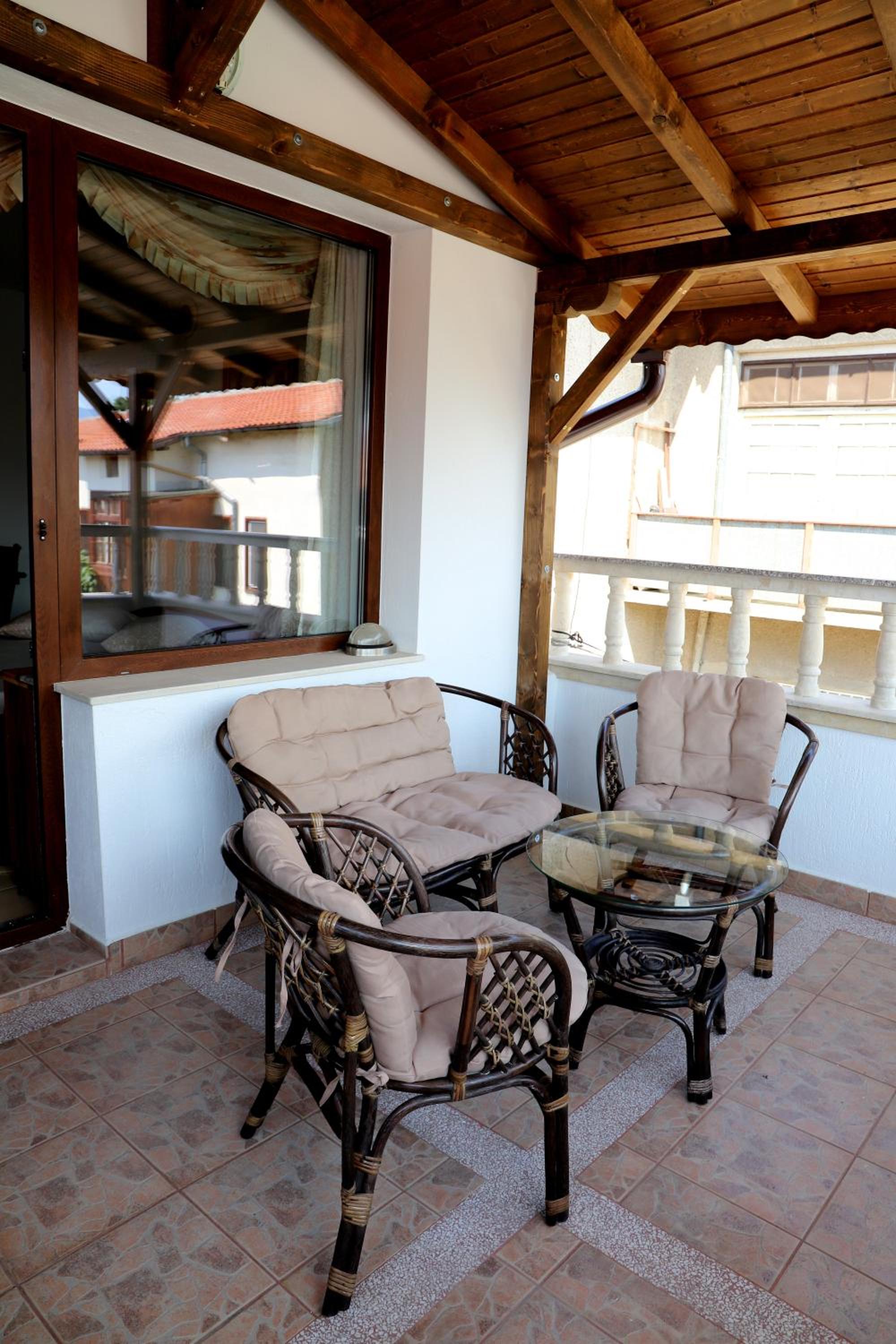 Double Room with Balcony - Photo 12