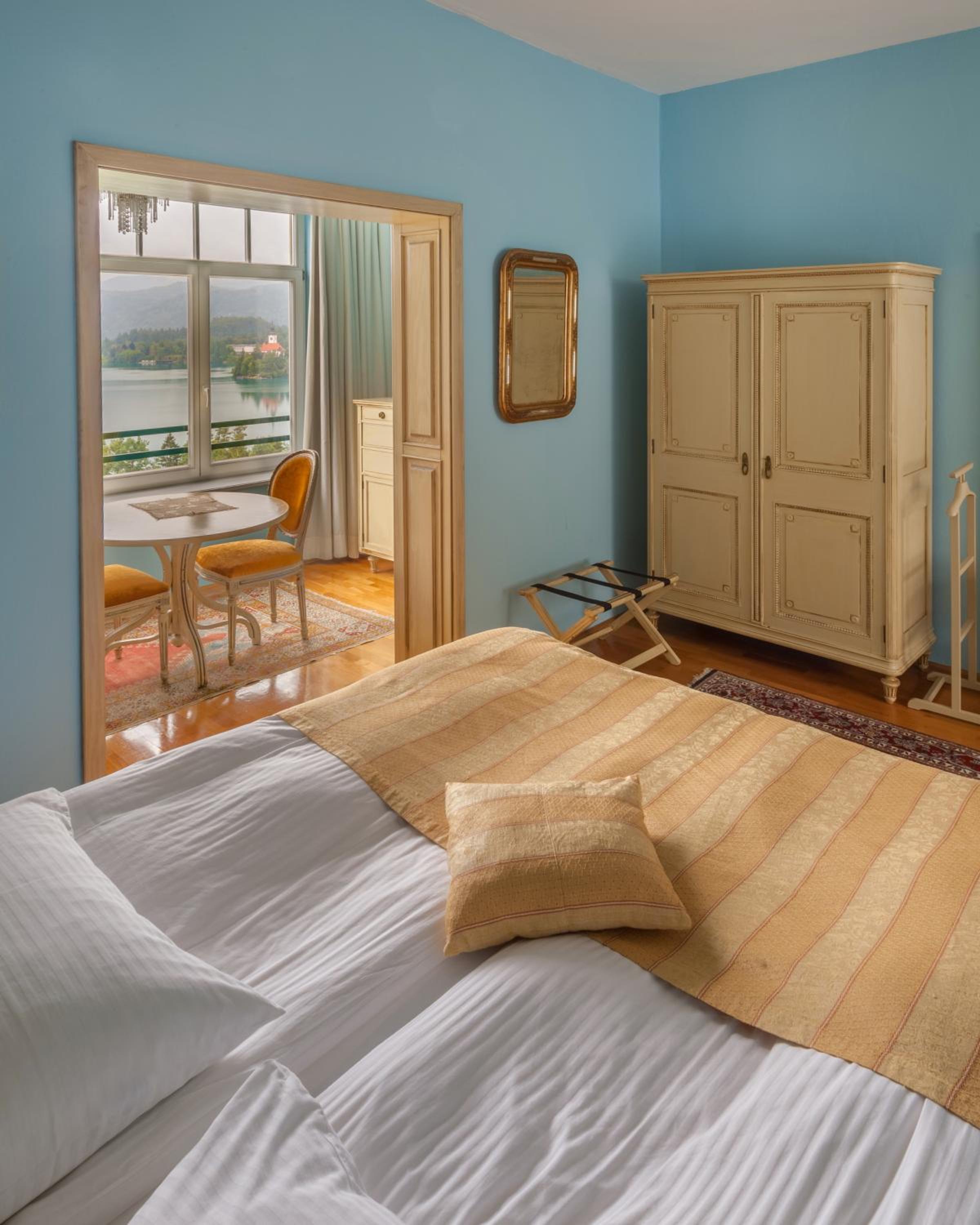 Suite with Lake View - Photo 1