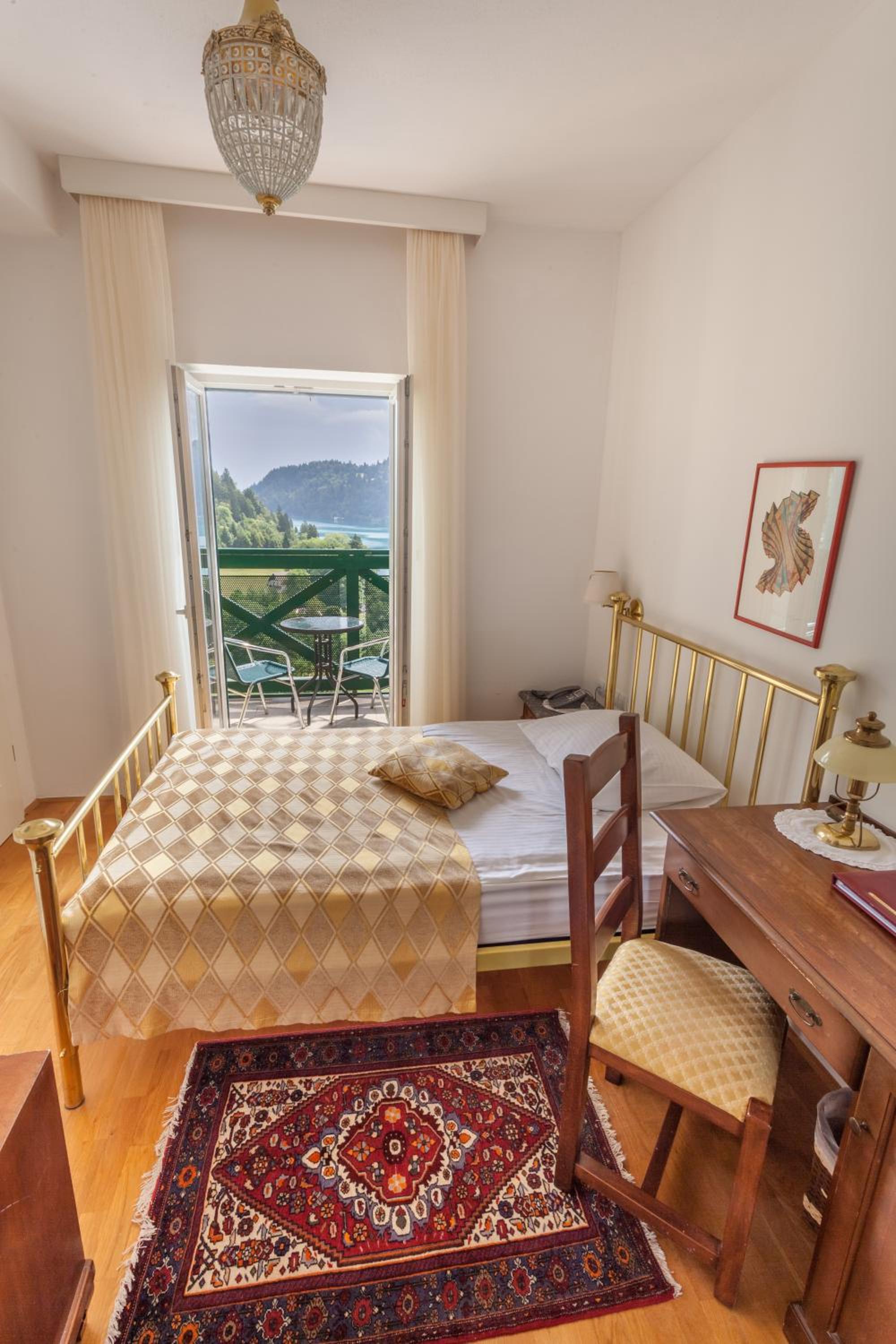 Single Room with Balcony and Lake View