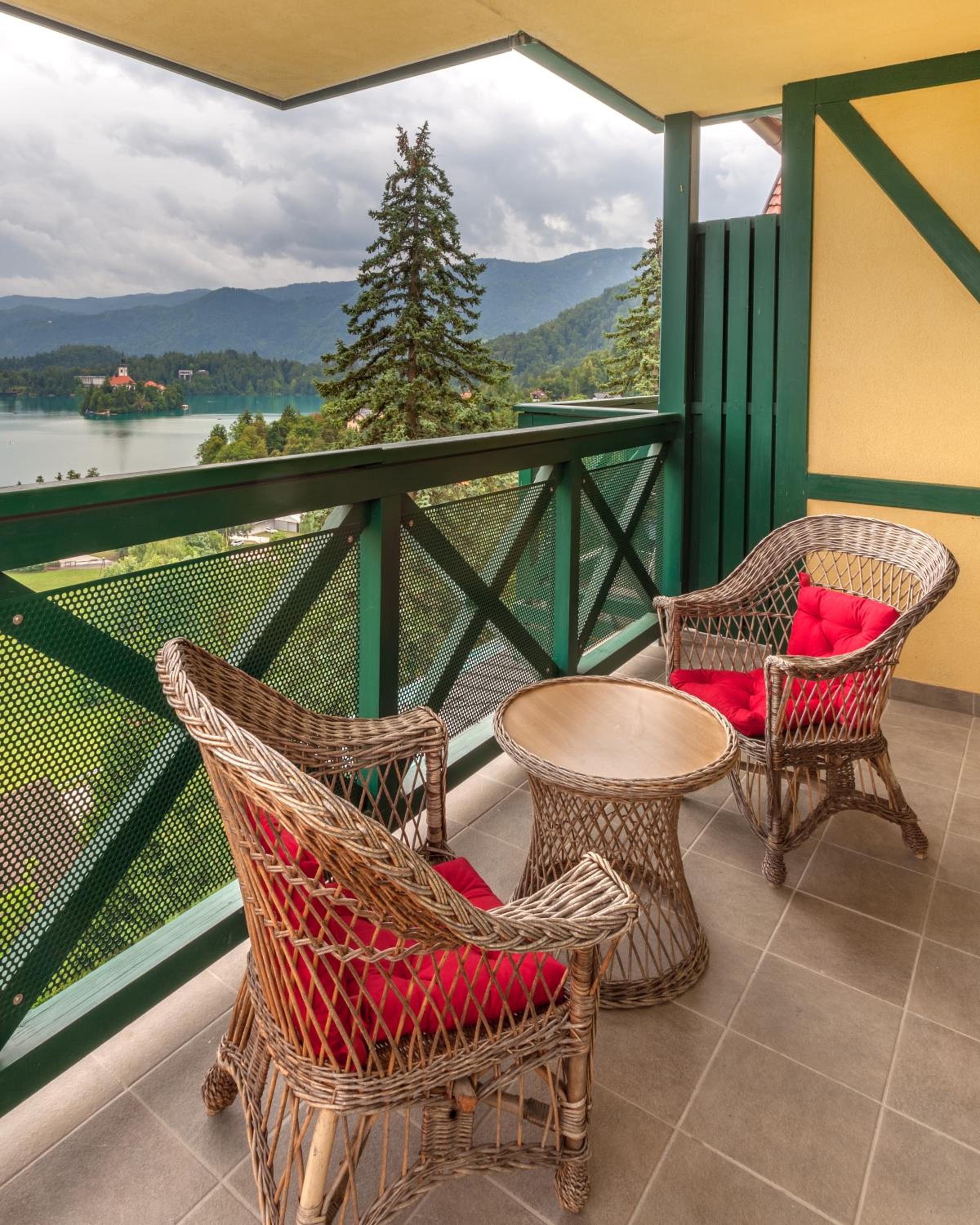 Deluxe Double or Twin Room with Lake View - Photo 5