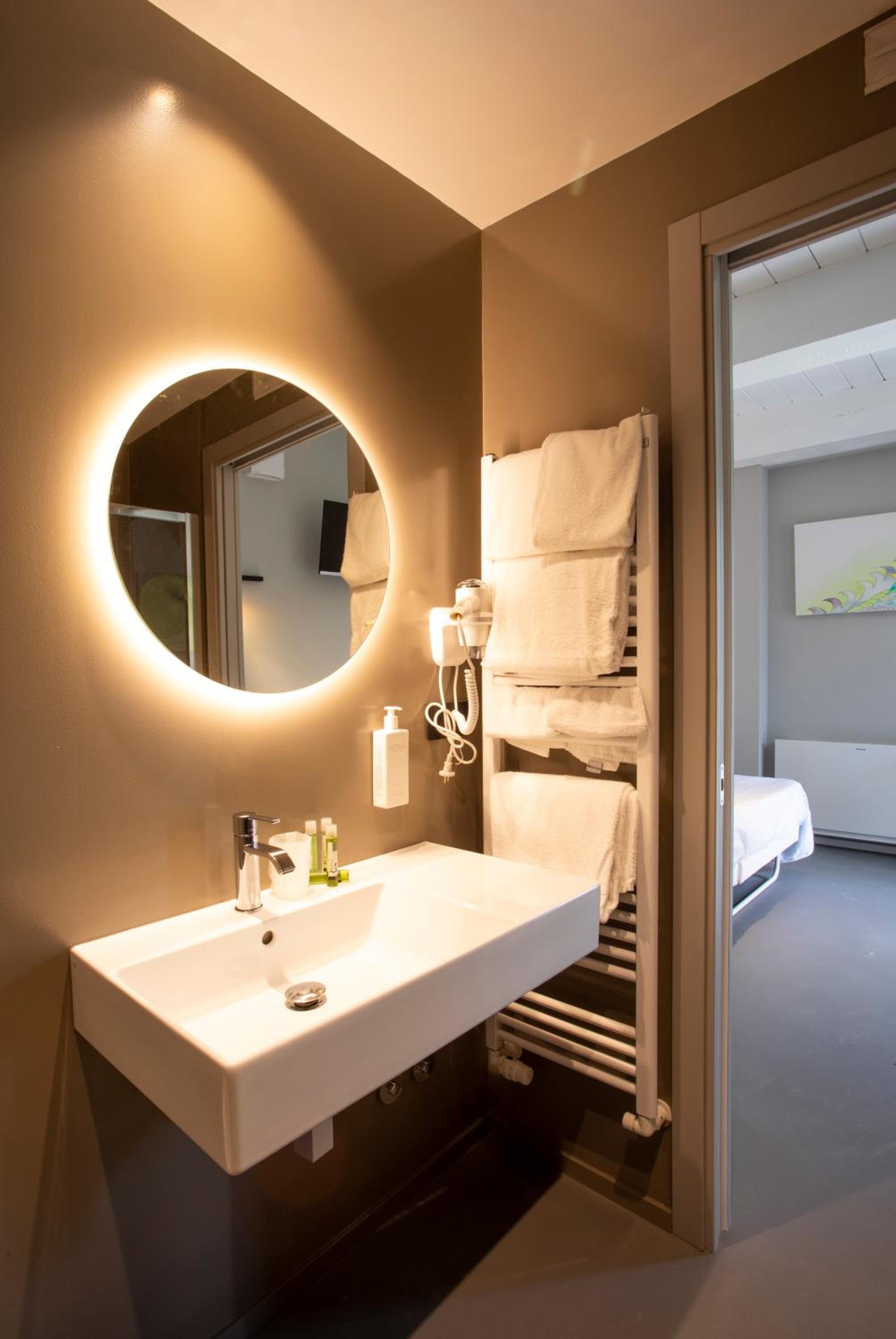 Double Room - Disability Access photo 3