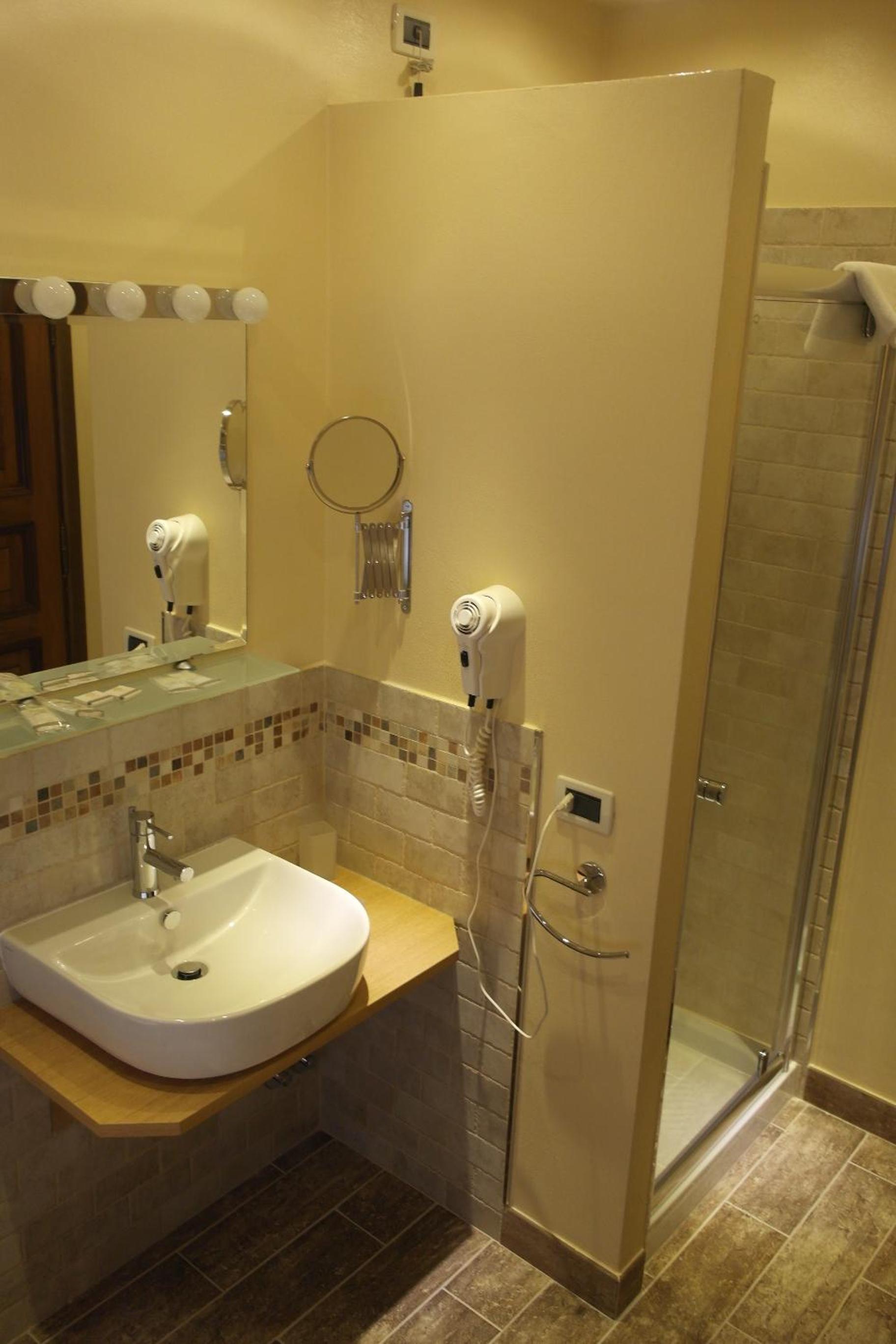 Double Room - Photo 7