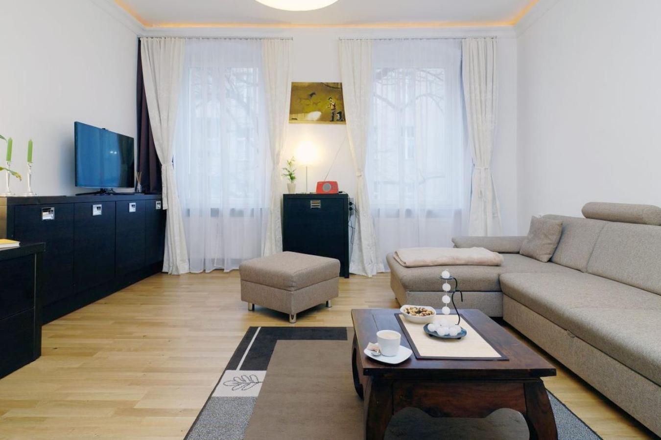One-Bedroom Apartment photo 1