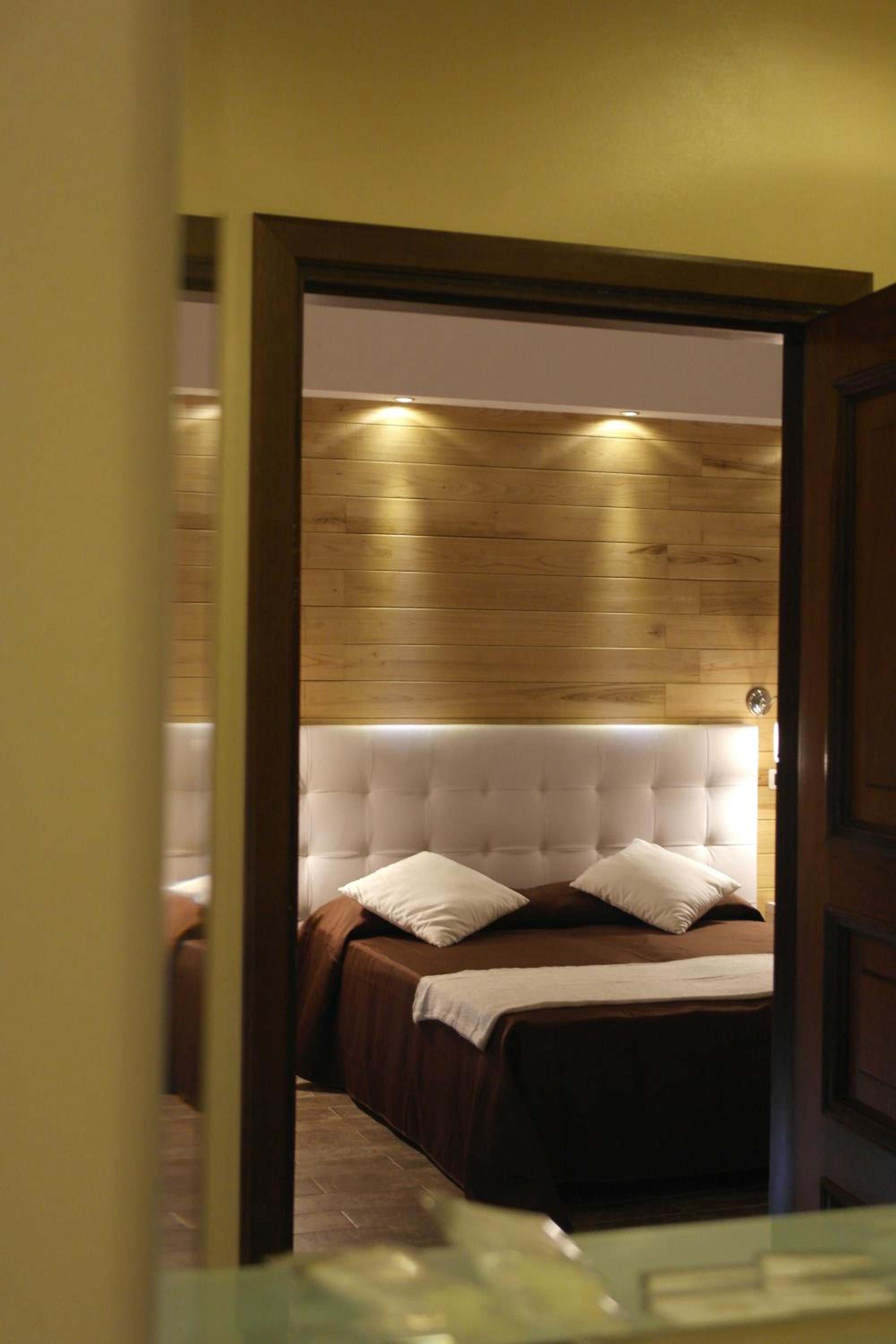 Double Room - Photo 6