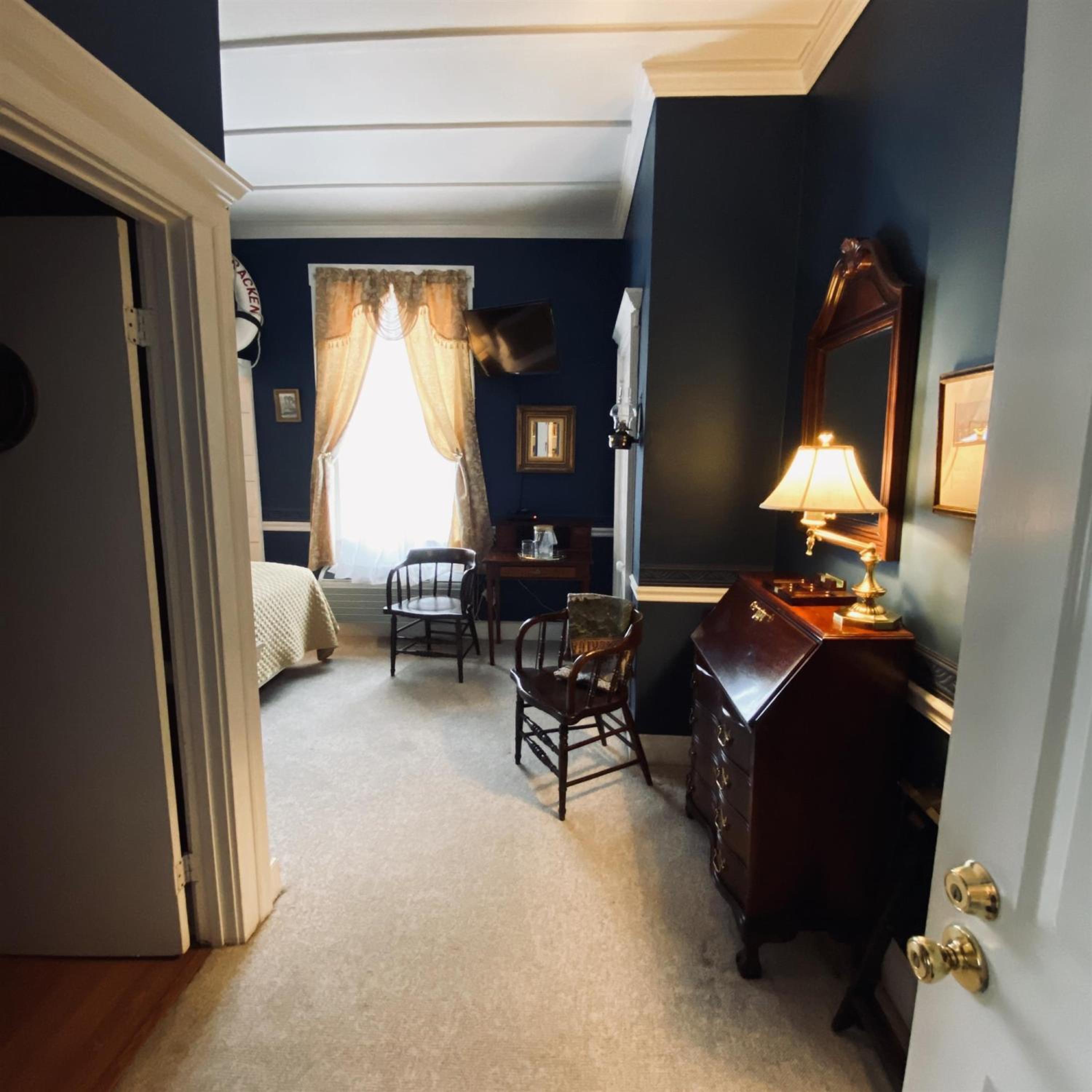 Standard Queen Room