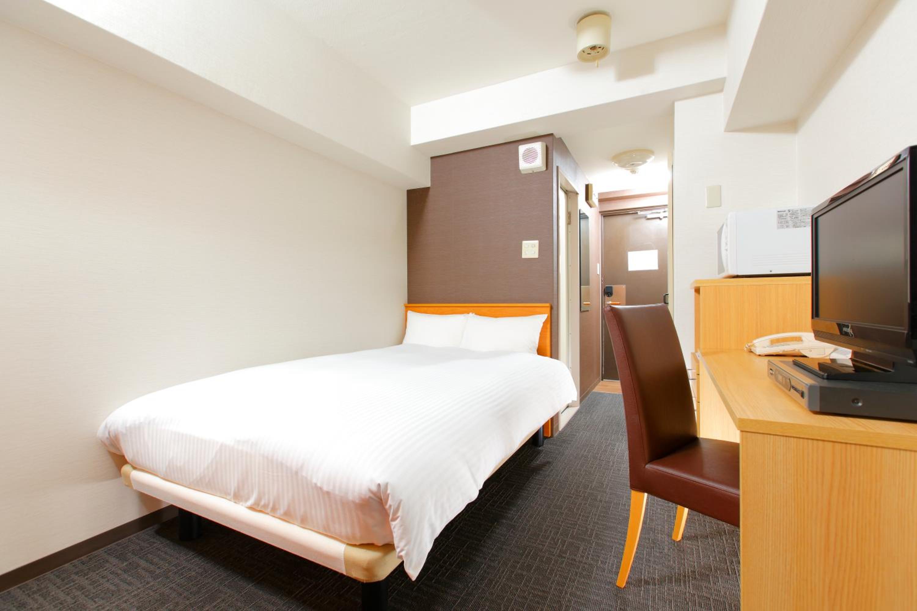 Small Double Room - House Keeping is Optional with Additional Cost photo 2