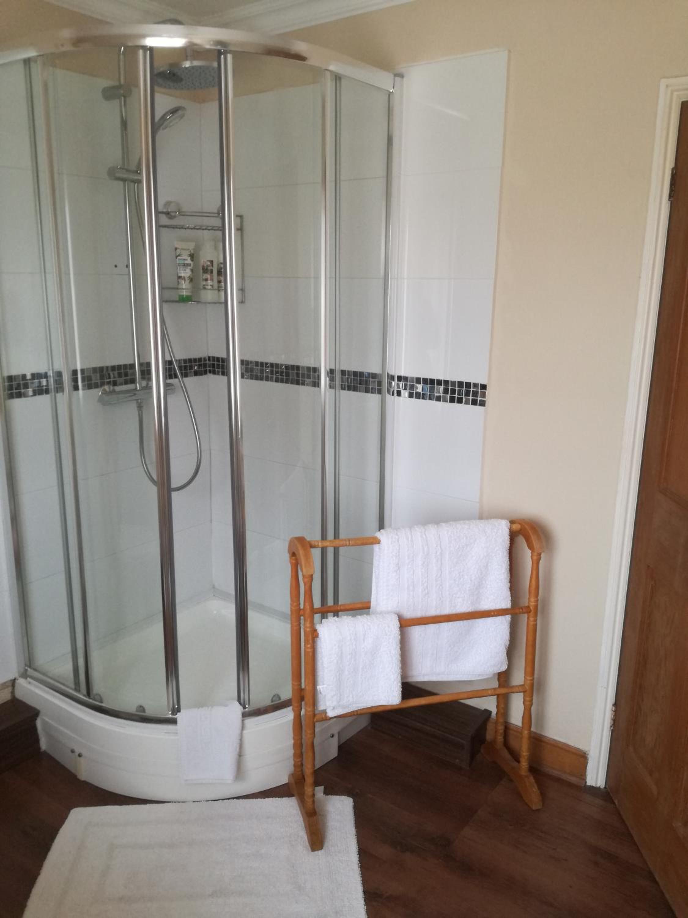 Double Room with En-Suite photo 3