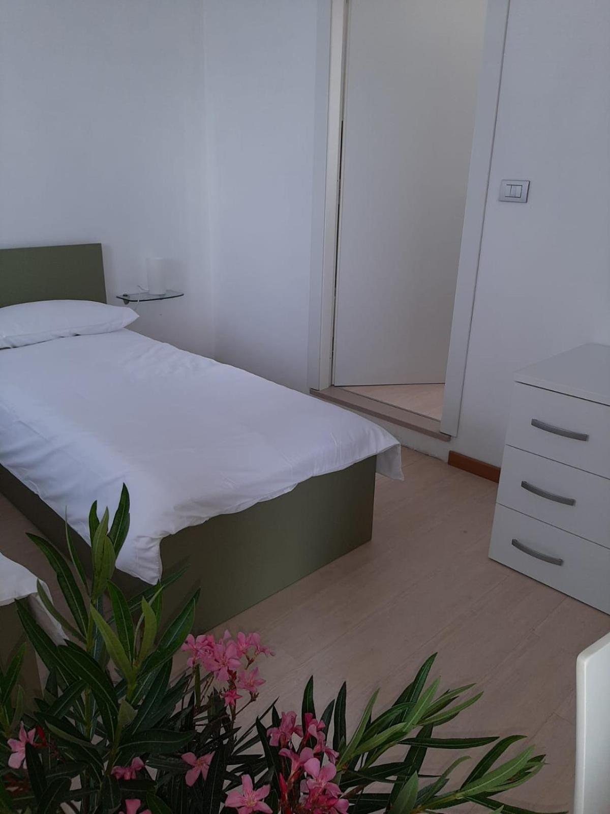 Twin Room with Private Bathroom photo 1